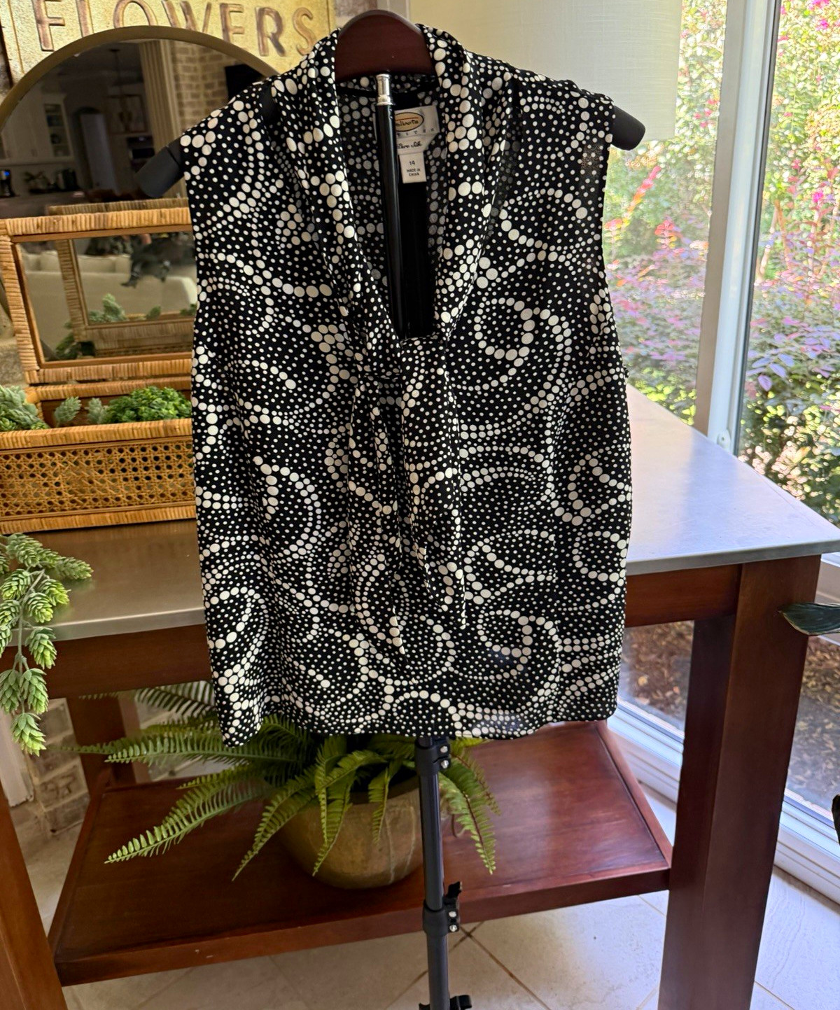 Talbots Petites Women\'s 14P Black/White Polka Dot Silk V-Neck Blouse Talbots Petites Women\'s 14P Black/White Polka Dot Silk V-Neck Blouse