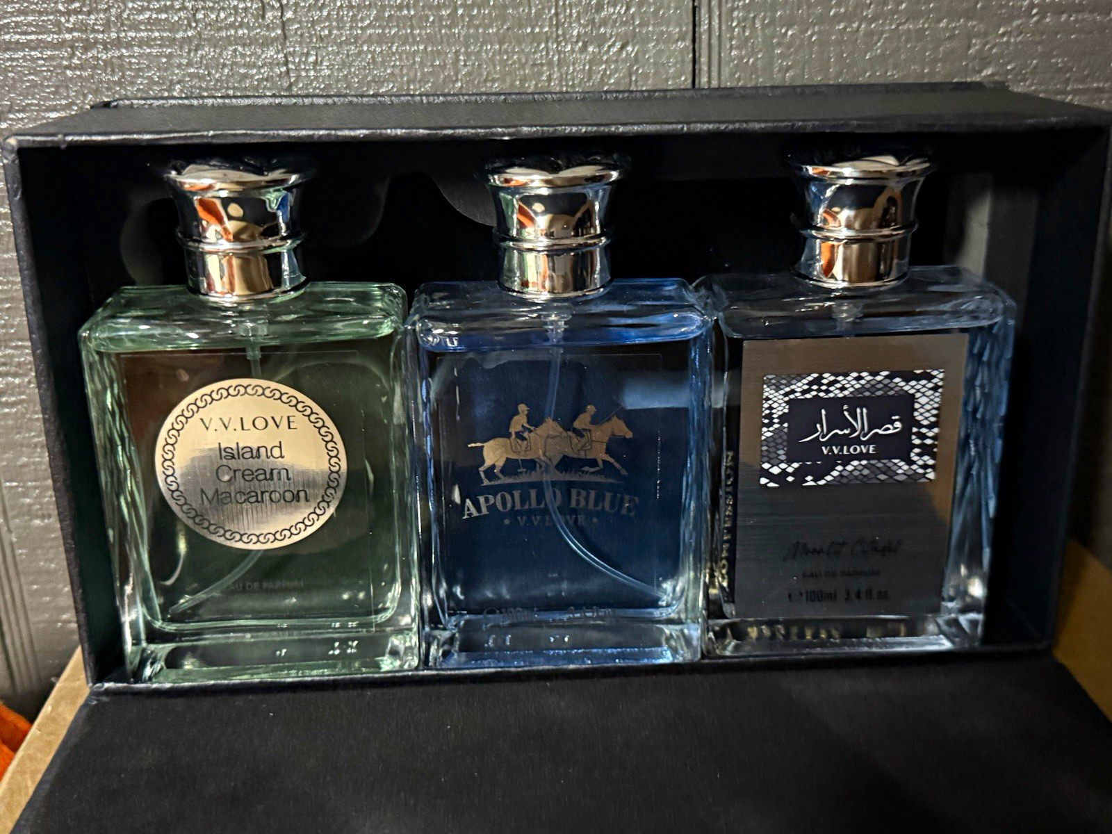 V.V. LOVE lot mens/unisex Eau de Parfum Spray Full Size 3.4 fl oz 300 ML total V.V. LOVE lot mens/unisex Eau de Parfum Spray Full Size 3.4 fl oz 300 ML total