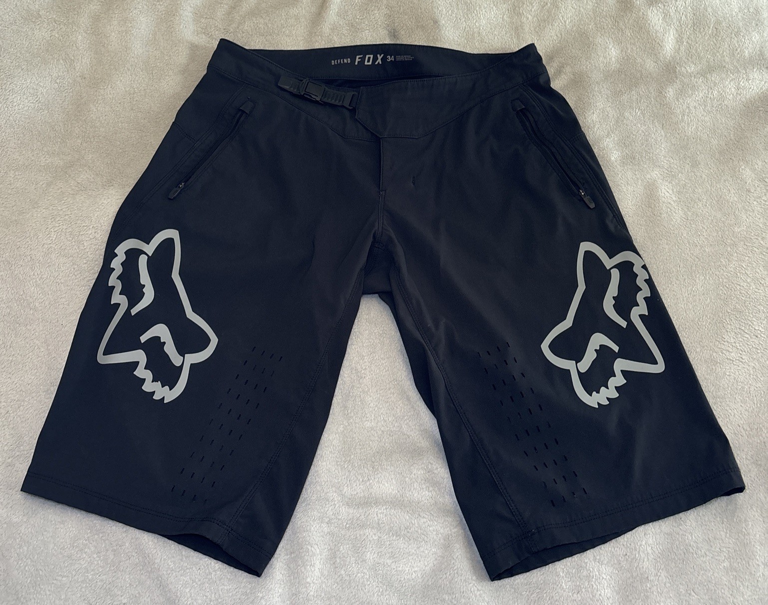Fox Racing Defend MTB Shorts Men’s 34 Black Mountain Bike Cycling Ratchet Fly Fox Racing Defend MTB Shorts Men’s 34 Black Mountain Bike Cycling Ratchet Fly
