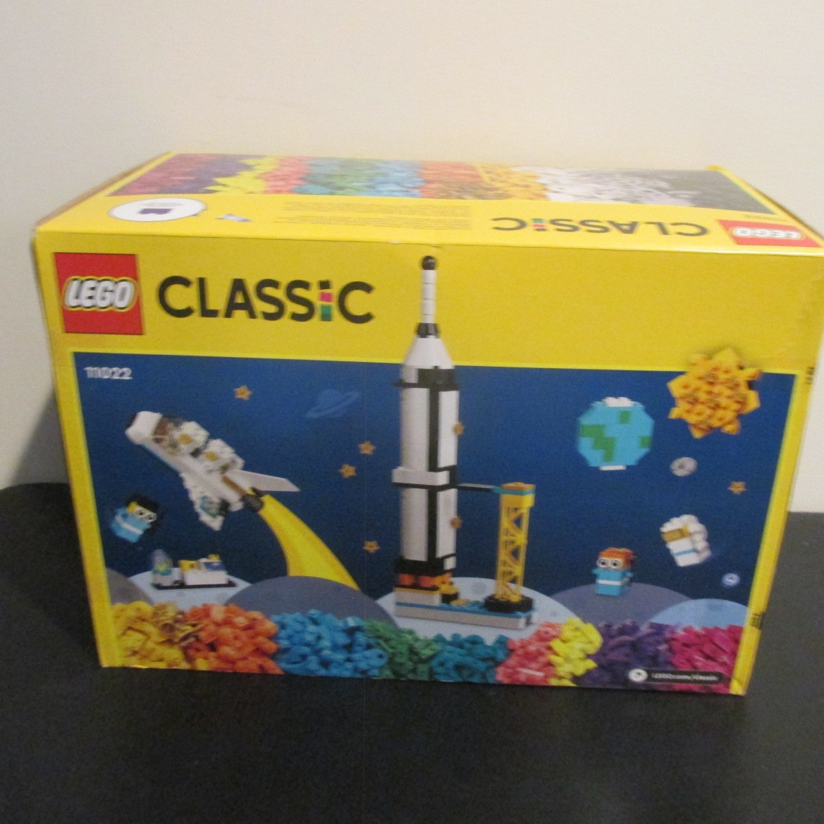 LEGO CLASSIC Model 1102. 1700 Pieces. LEGO CLASSIC Model 1102. 1700 Pieces.