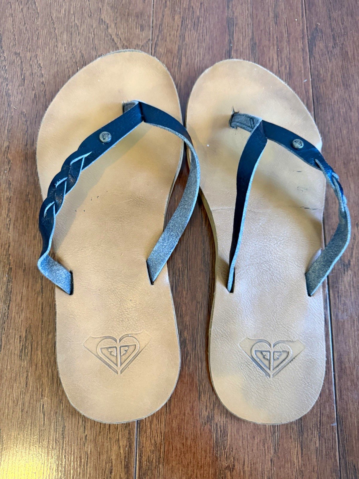 Roxy Women\'s Thong Sandals Beige/Black Logo Straps Slip On Size 8/9 Roxy Women\'s Thong Sandals Beige/Black Logo Straps Slip On Size 8/9