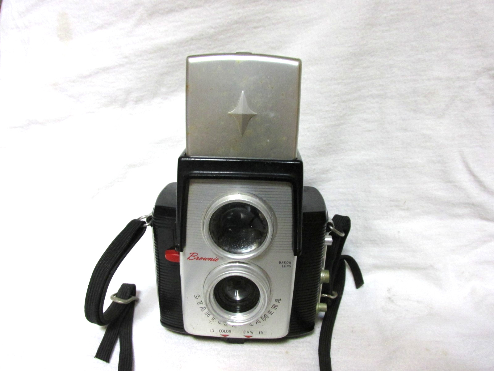 VINTAGE LATE 1950s KODAK STARFLEX CAMERA VINTAGE LATE 1950s KODAK STARFLEX CAMERA