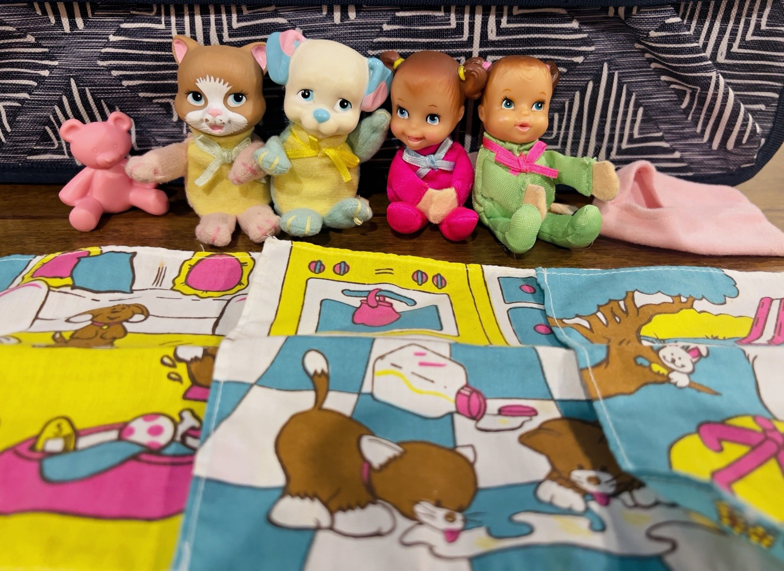 Vintage 1996 ToyBiz Teeny Tiny Little Sisters Surprise w/Pets and Original Mats Vintage 1996 ToyBiz Teeny Tiny Little Sisters Surprise w/Pets and Original Mats