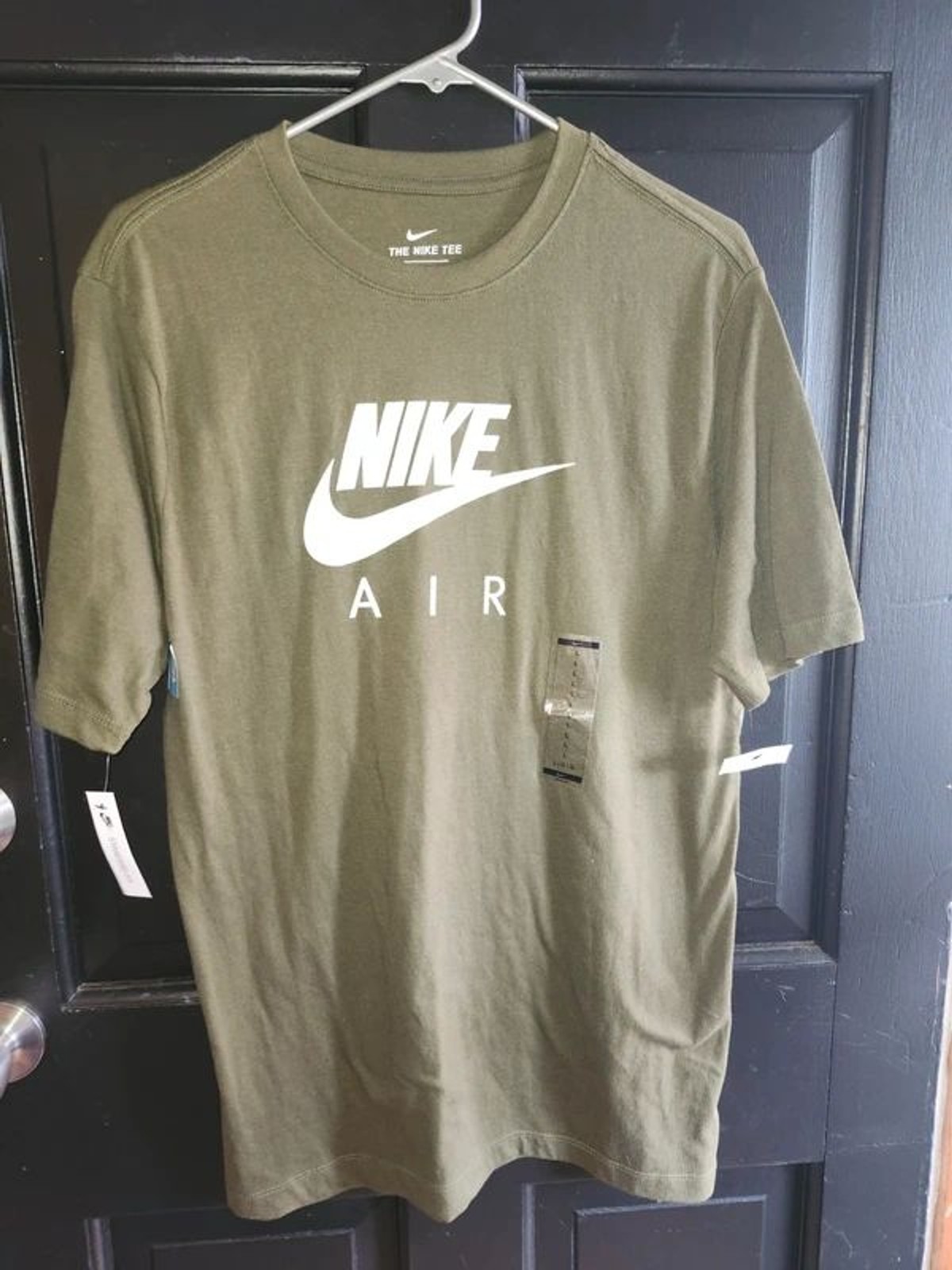 NWT Nike Air Men\'s T-Shirt Size Large Olive Green Graphic Tee White Swoosh NWT Nike Air Men\'s T-Shirt Size Large Olive Green Graphic Tee White Swoosh