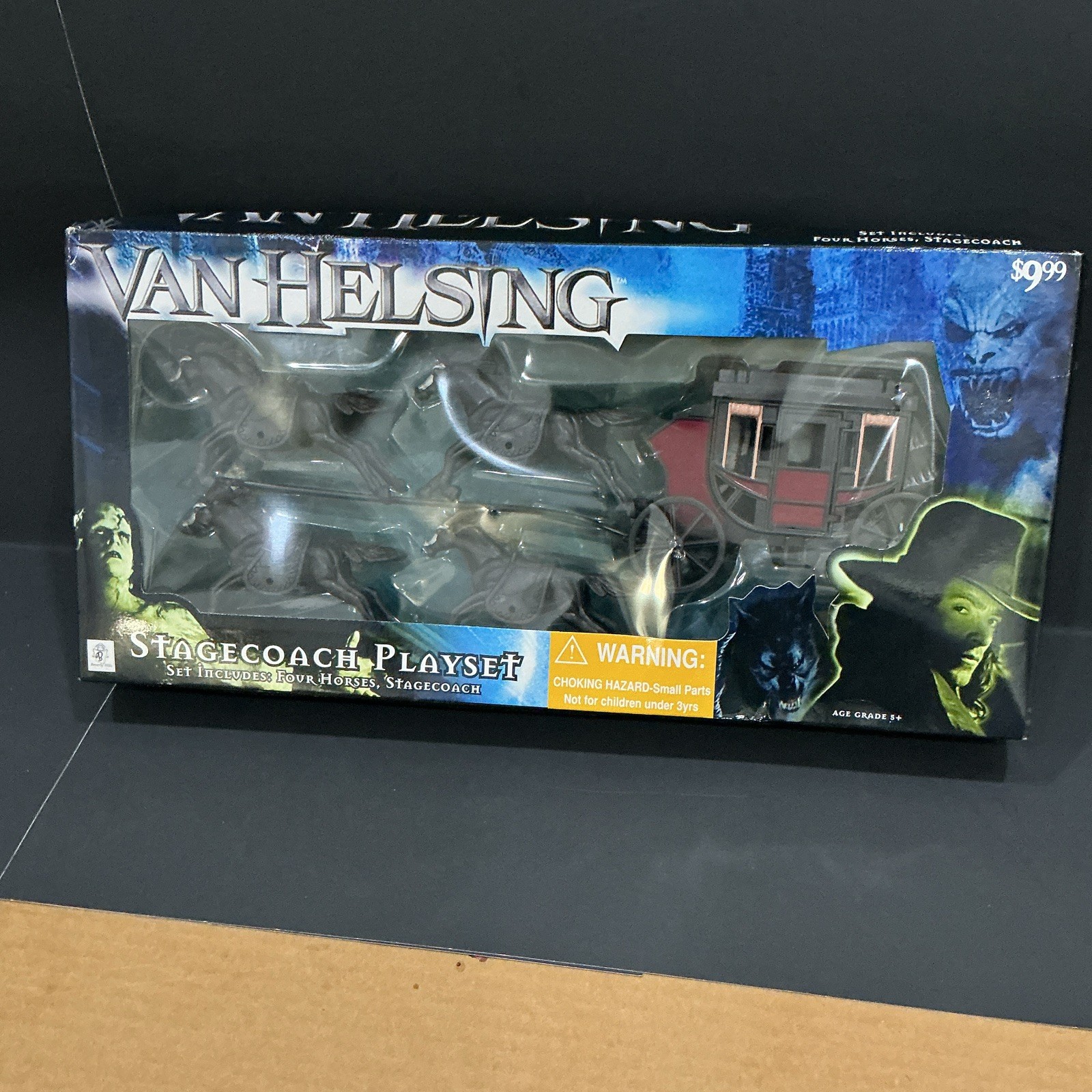 Van Helsing 2004 Stagecoach Playset with Four Horses and Stagecoach Blockbuster Van Helsing 2004 Stagecoach Playset with Four Horses and Stagecoach Blockbuster