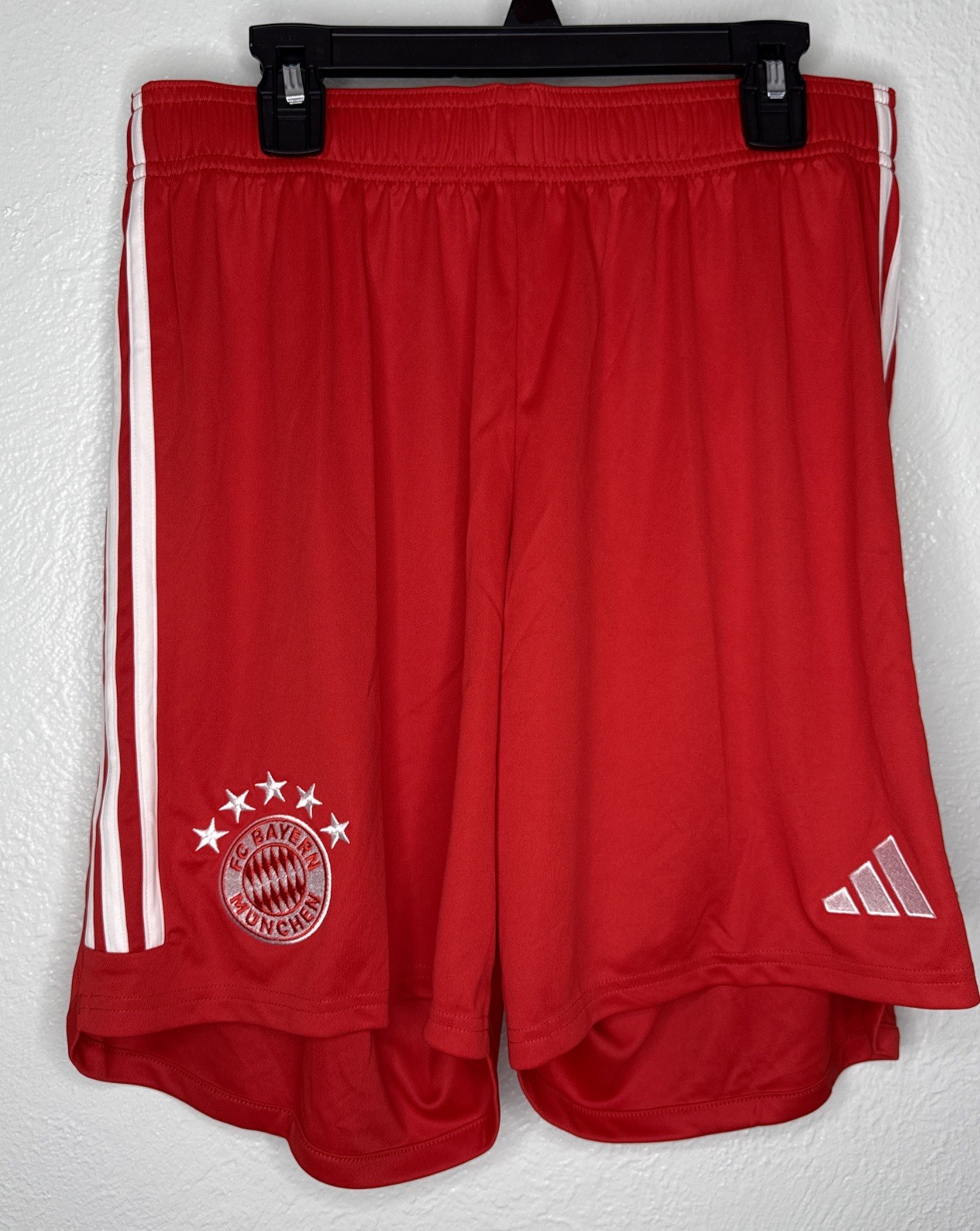 Adidas Bayern Munich Men’s Soccer Shorts 2023/2024 Kit Striped Red Size L New Adidas Bayern Munich Men’s Soccer Shorts 2023/2024 Kit Striped Red Size L New