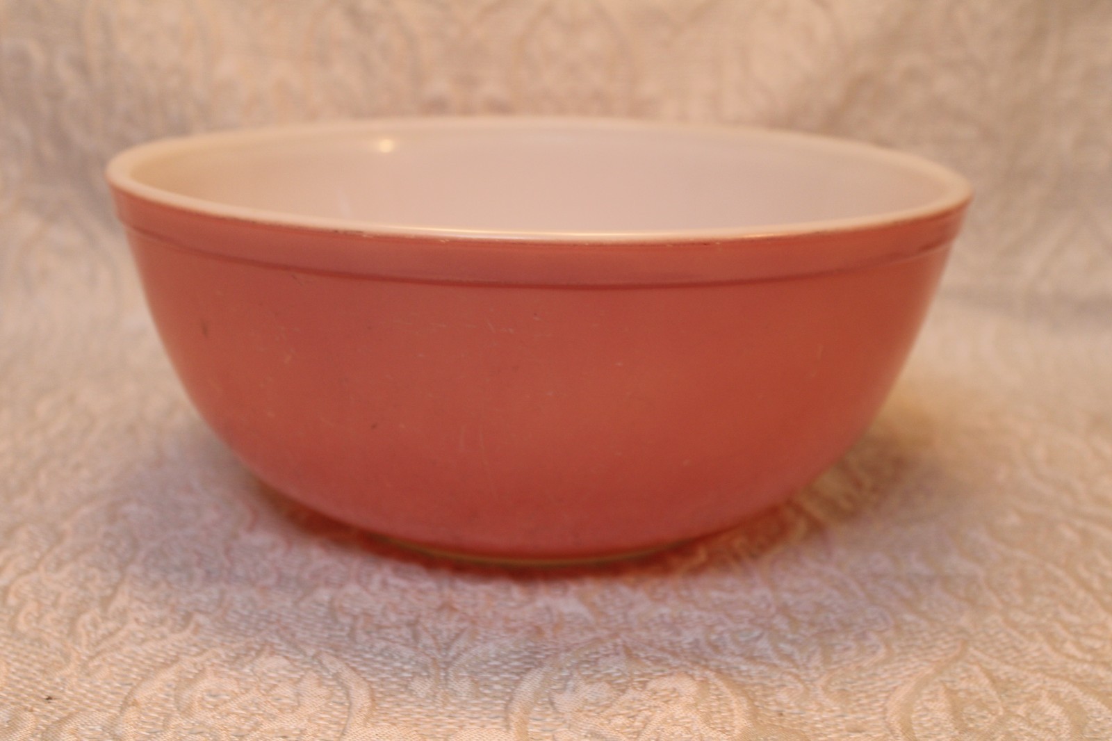 PRYEX USA Bowl # 404. Pink and White. 4 Quart. Ovenware. PRYEX USA Bowl # 404. Pink and White. 4 Quart. Ovenware.