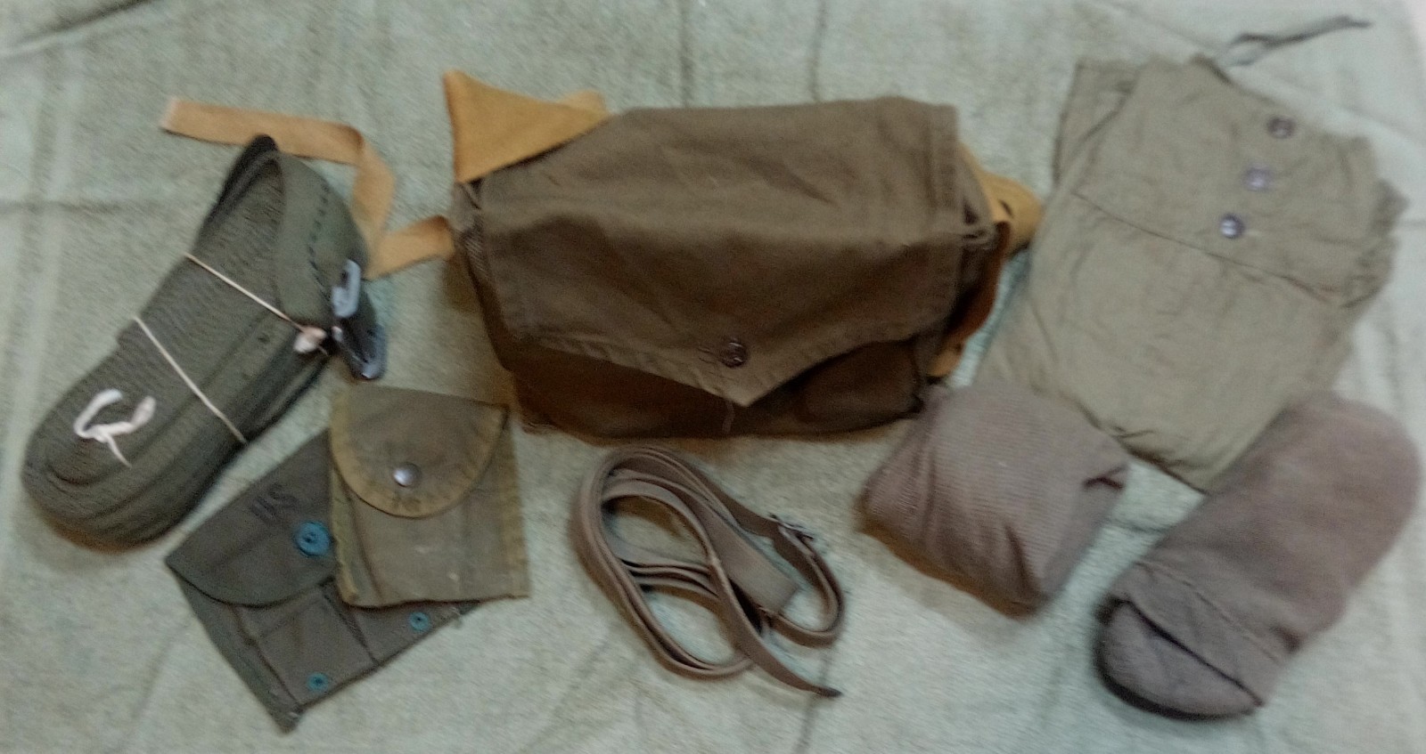 TRUE Vintage WW11 US Army/AIR FORCE FIELD Gear, 8 Pieces, Dated 