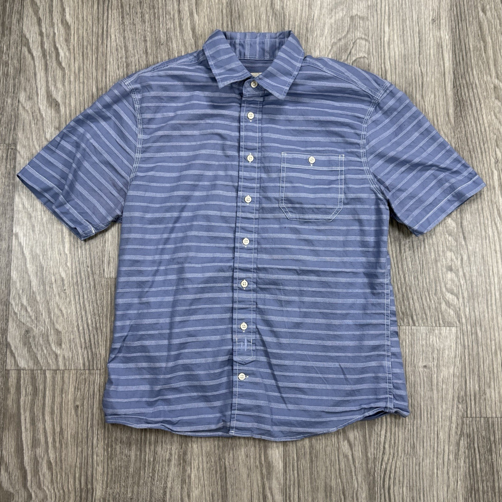 Johnnie-O Hangin’ Out Raleigh Button Up Marlin Blue Striped Sz Medium Johnnie-O Hangin’ Out Raleigh Button Up Marlin Blue Striped Sz Medium