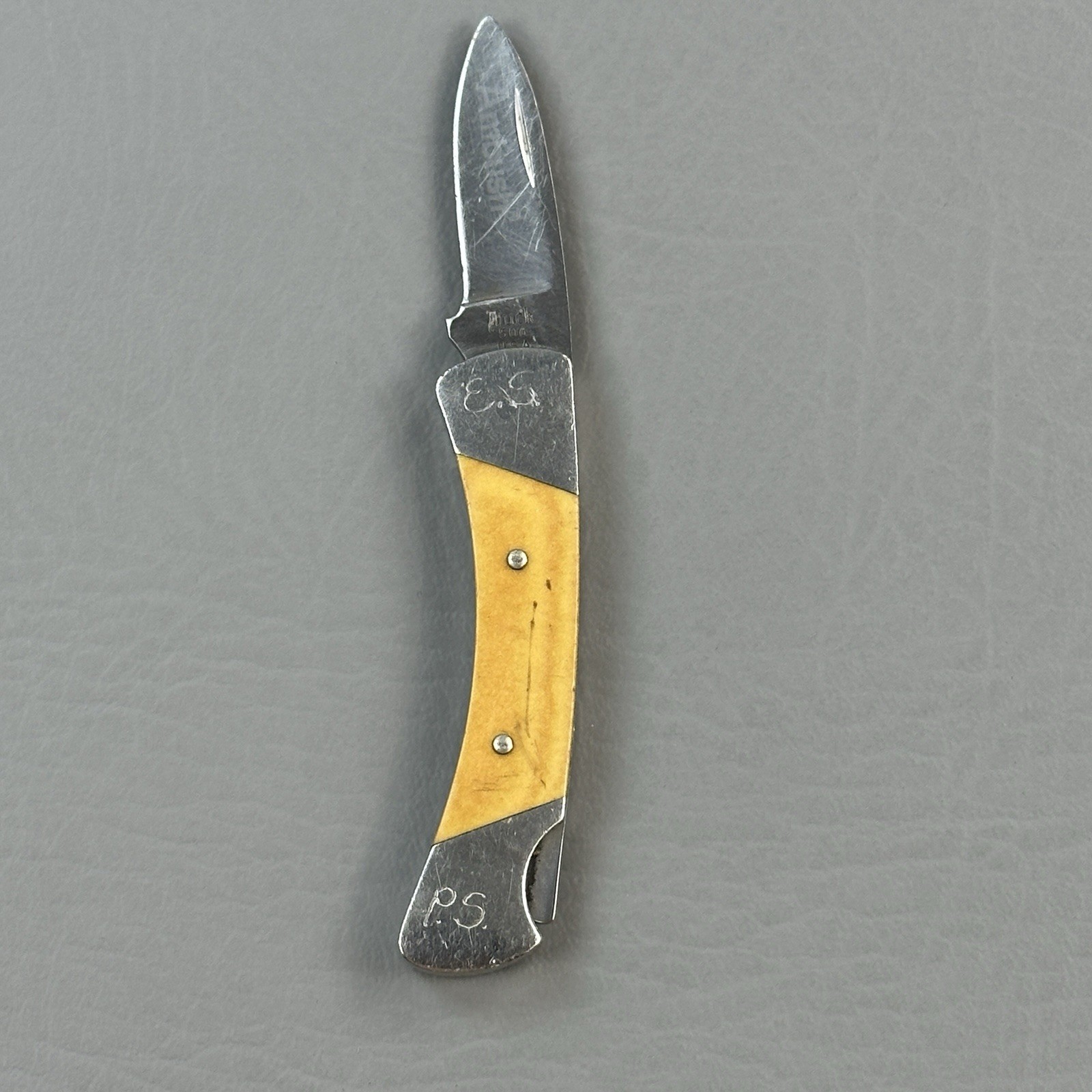 Vintage Buck 506 White Knight Pocket Knife Yellow USA Lockback 70s 80s Vintage Buck 506 White Knight Pocket Knife Yellow USA Lockback 70s 80s