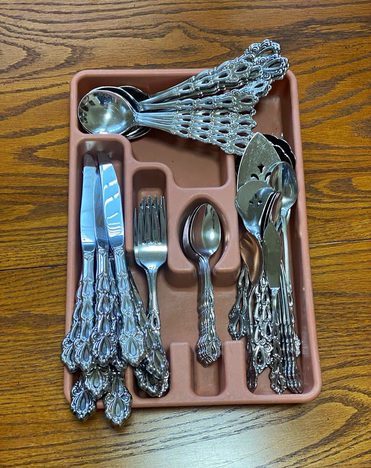 Vintage Oneida Chandelier Pattern Community Stainless 62 Piece Flatware