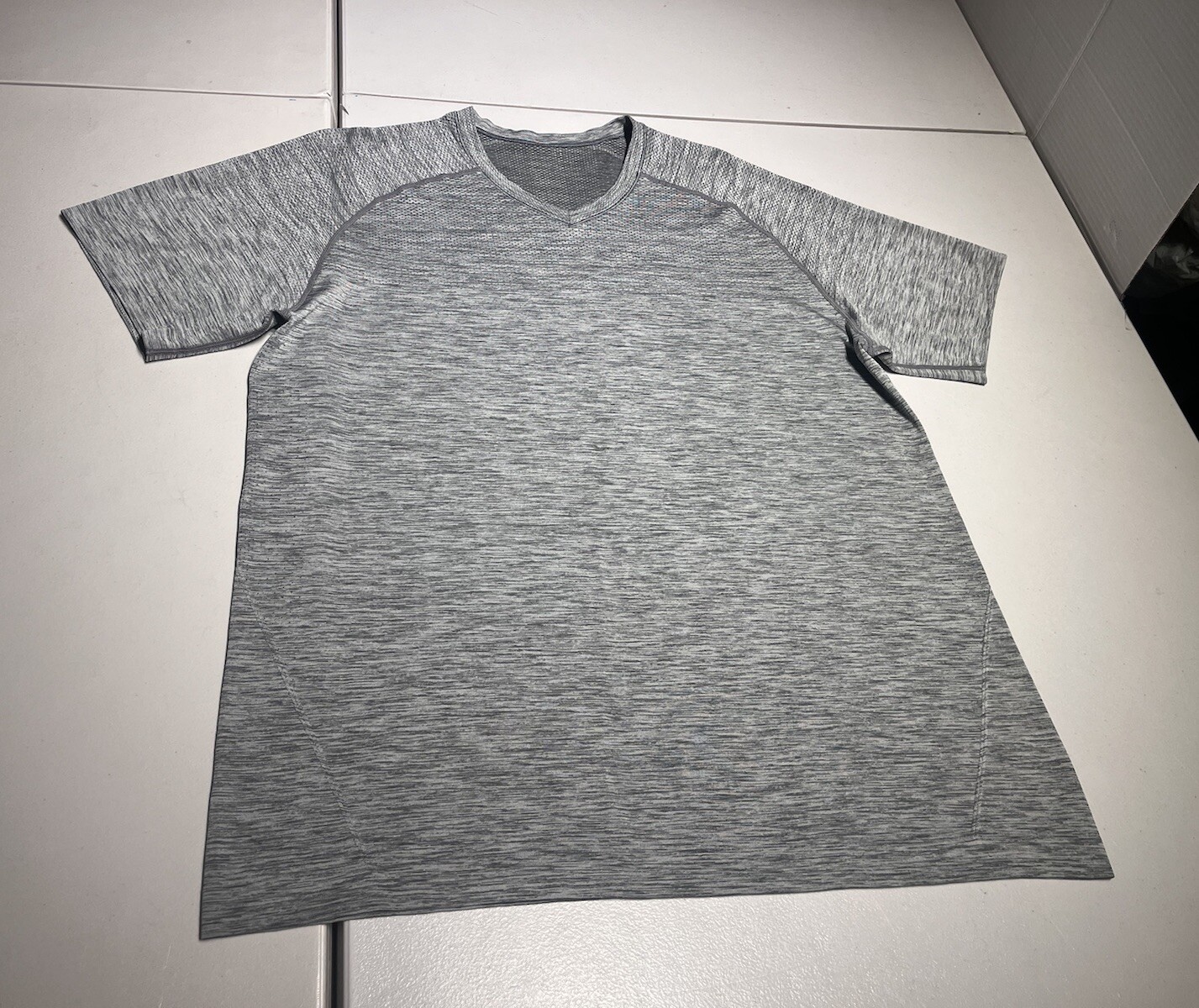 Lululemon Shirt Men\'s XL Gray Metal Vent Tech T Lightweight Gym Yoga Lululemon Shirt Men\'s XL Gray Metal Vent Tech T Lightweight Gym Yoga