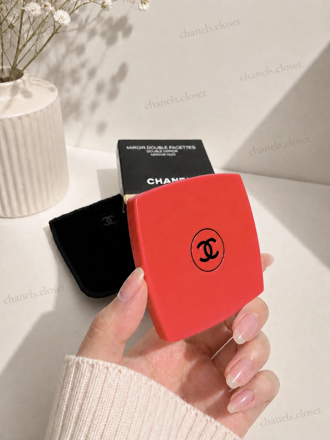 CHANEL Miroir Double Facettes Dual Sided Magnifying Red Compact w/ Pouch & Box CHANEL Miroir Double Facettes Dual Sided Magnifying Red Compact w/ Pouch & Box