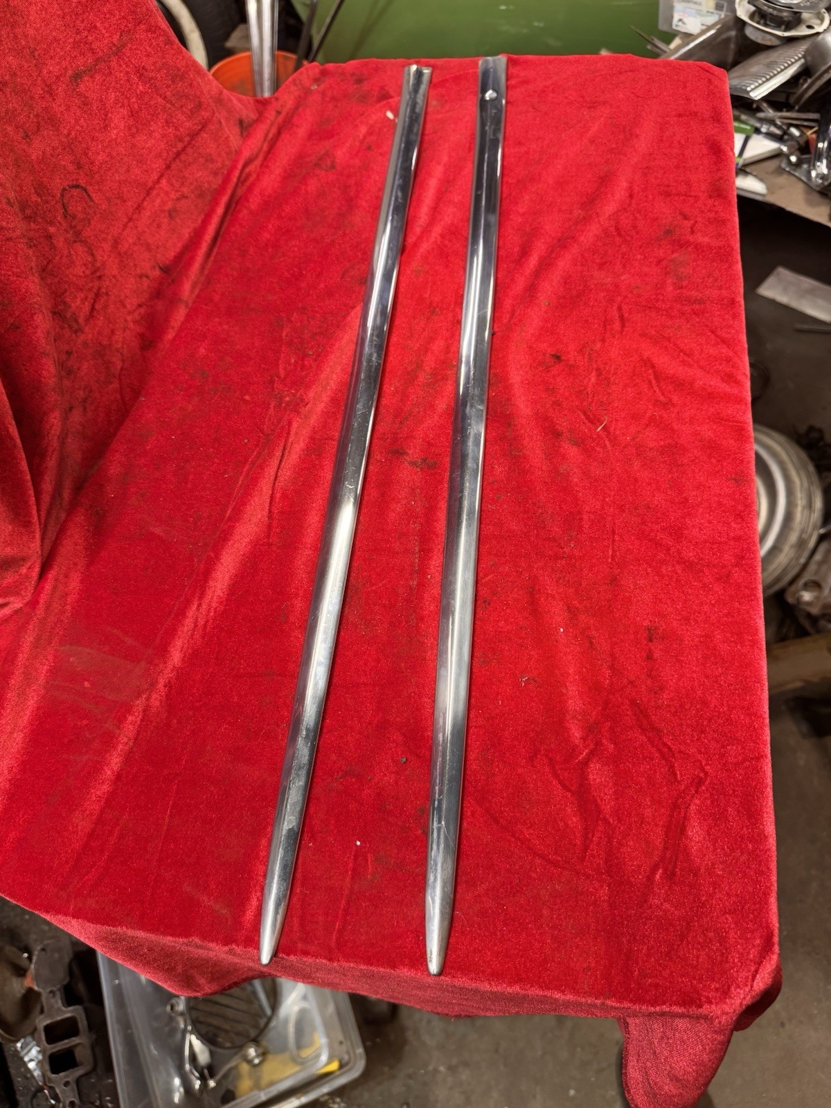 1951 1952 CHEVROLET 2 Door PAIR Door Trim MOULDING Spear 51 52 Chevy OEM GM