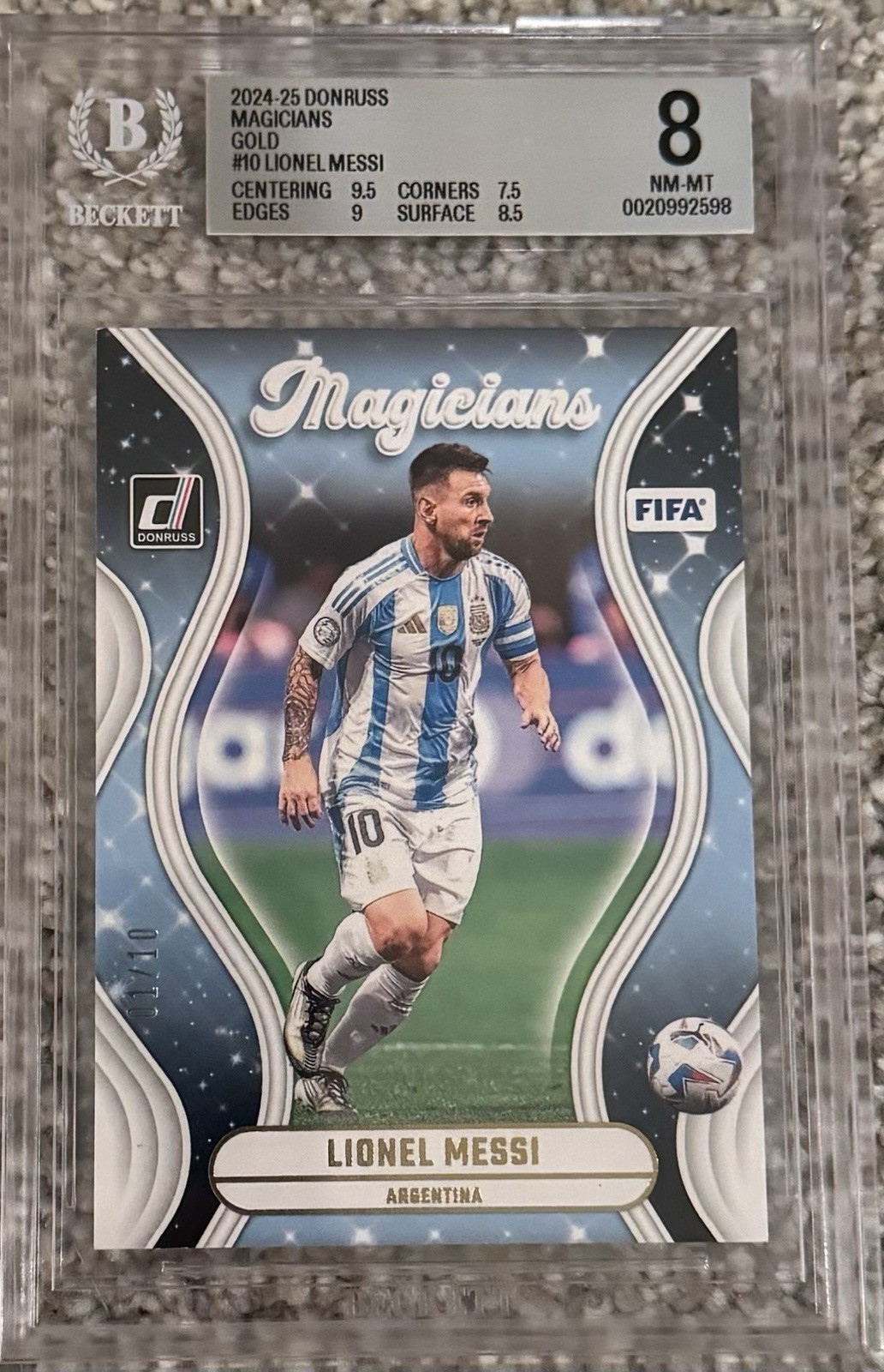 2024-25 LIONEL MESSI DONRUSS SOCCER MAGICIANS GOLD #10 ARGENTINA 1/10 PSA 8 2024-25 LIONEL MESSI DONRUSS SOCCER MAGICIANS GOLD #10 ARGENTINA 1/10 PSA 8