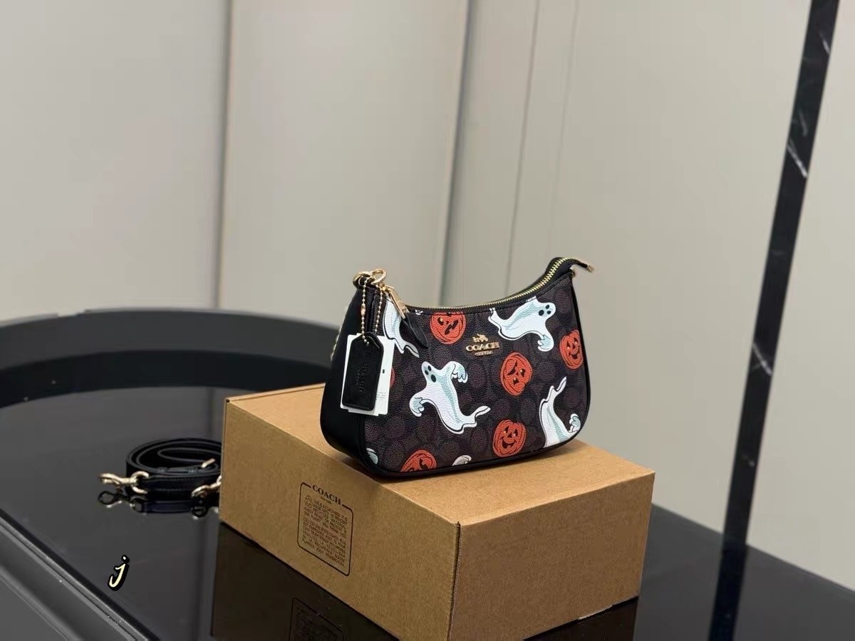 2026 HOT Teri Shoulder Bag In Signature Canvas Pumpkin Halloween Print CCE71-NWT