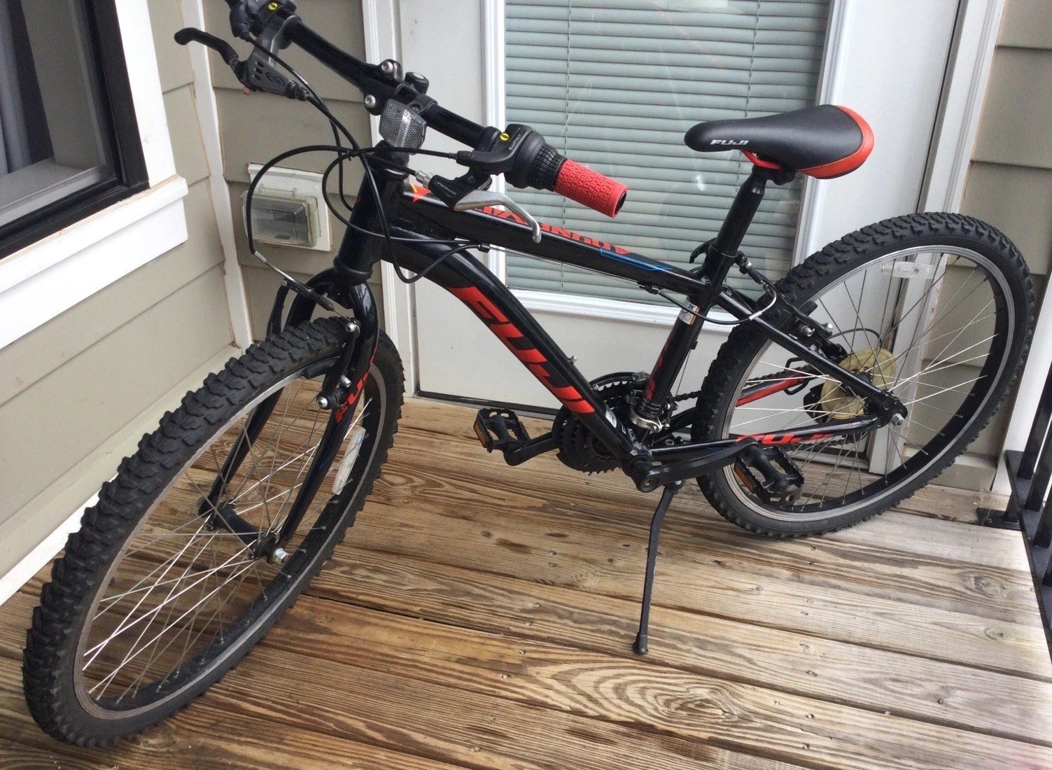 Fuji Dynamite Black/Red Mountain Boys and Girls Bike 24 Fuji Dynamite Black/Red Mountain Boys and Girls Bike 24