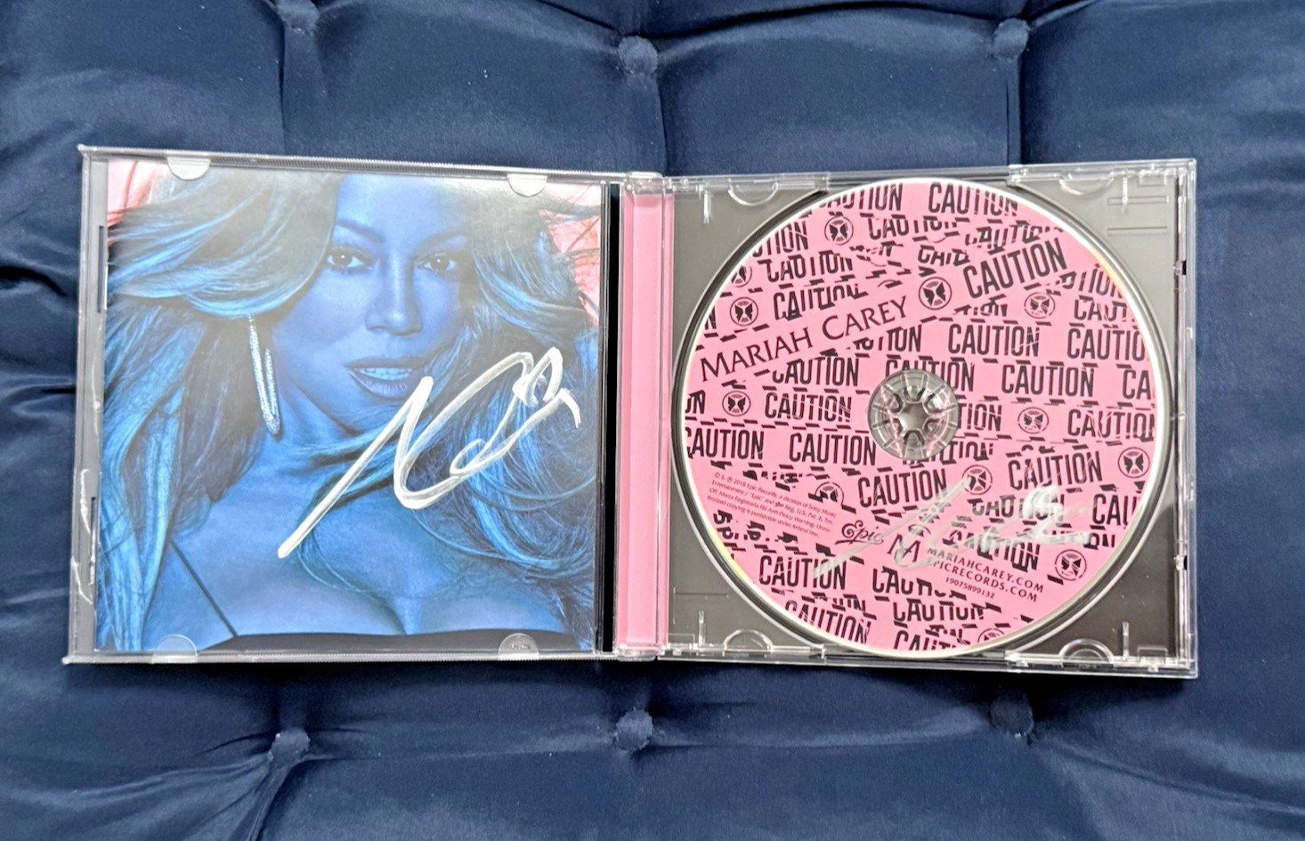 Mariah Carey Caution SIGNED TWICE BOOKLET & CD. Mariah Carey Caution SIGNED TWICE BOOKLET & CD.