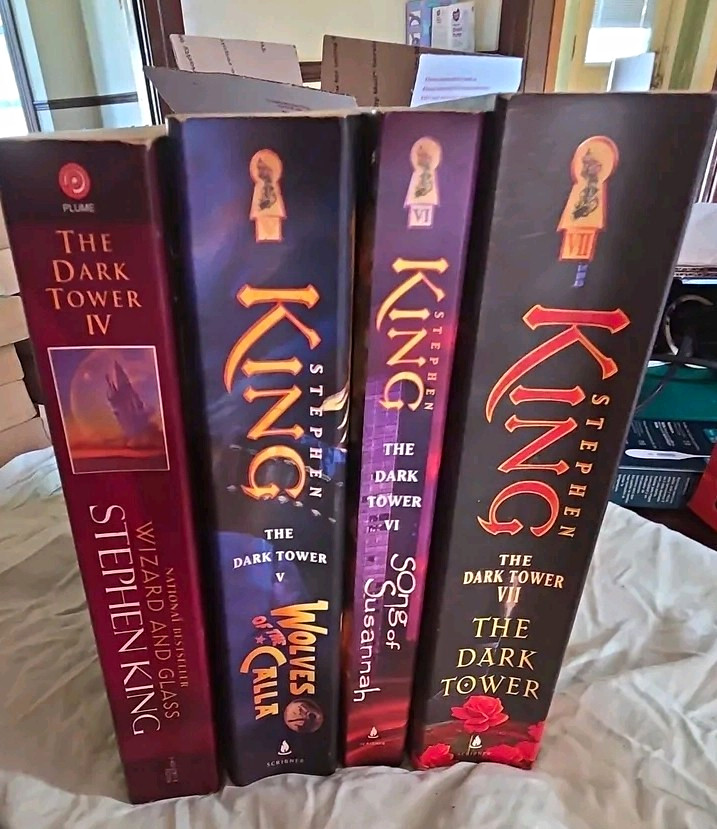 Stephen King Dark Tower IV-VII Paperback Set: Wizard/Glass, Wolves, Susannah
