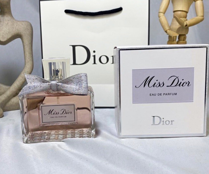 Dior Miss Dior Floral Eau de Parfum Spray, 1.7 fl oz Regular Size Dior Miss Dior Floral Eau de Parfum Spray, 1.7 fl oz Regular Size