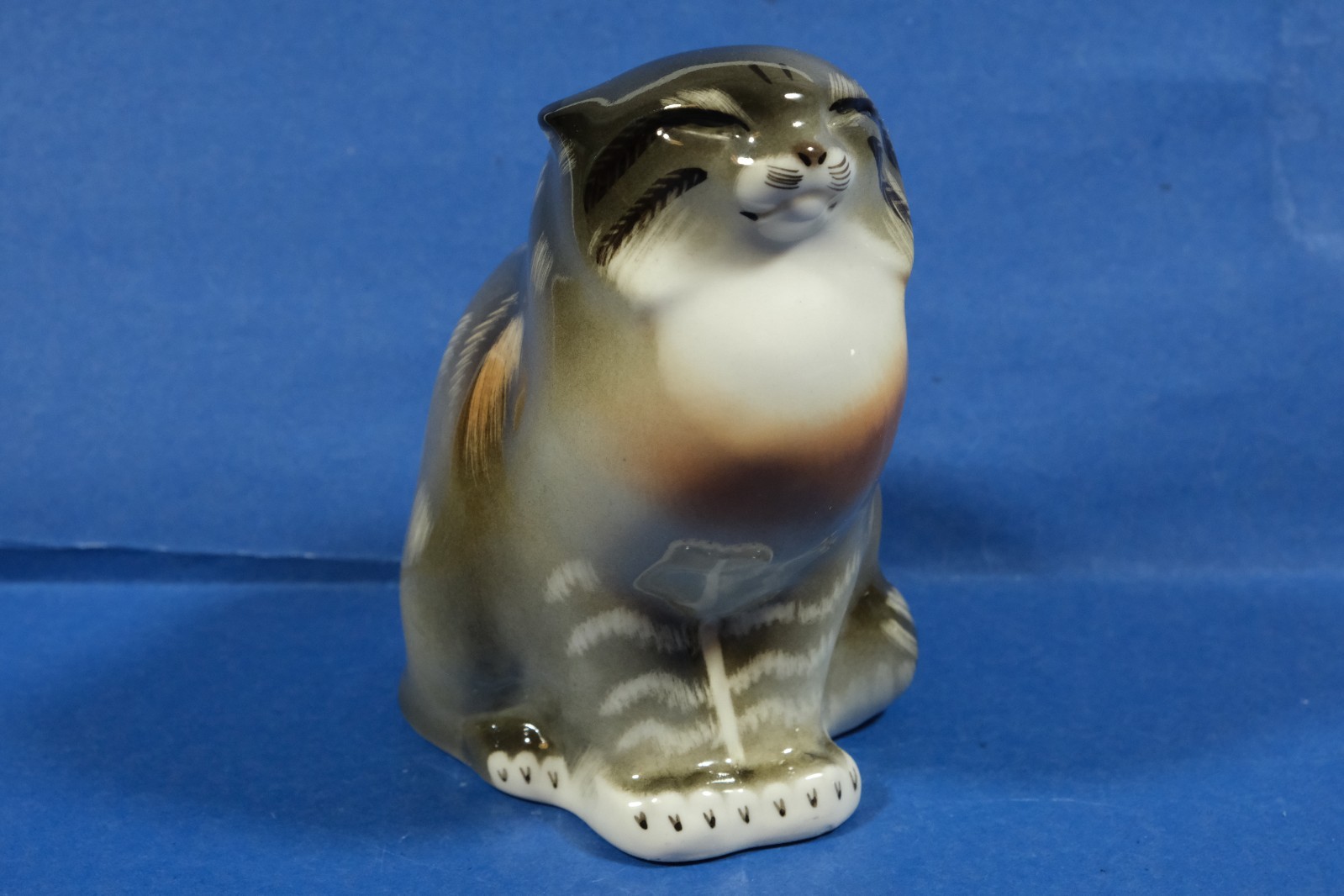 Vintage Lomonosov Porcelain Cat Wildcat Figurine Red Mark Made in Russia 5 3/4 Vintage Lomonosov Porcelain Cat Wildcat Figurine Red Mark Made in Russia 5 3/4