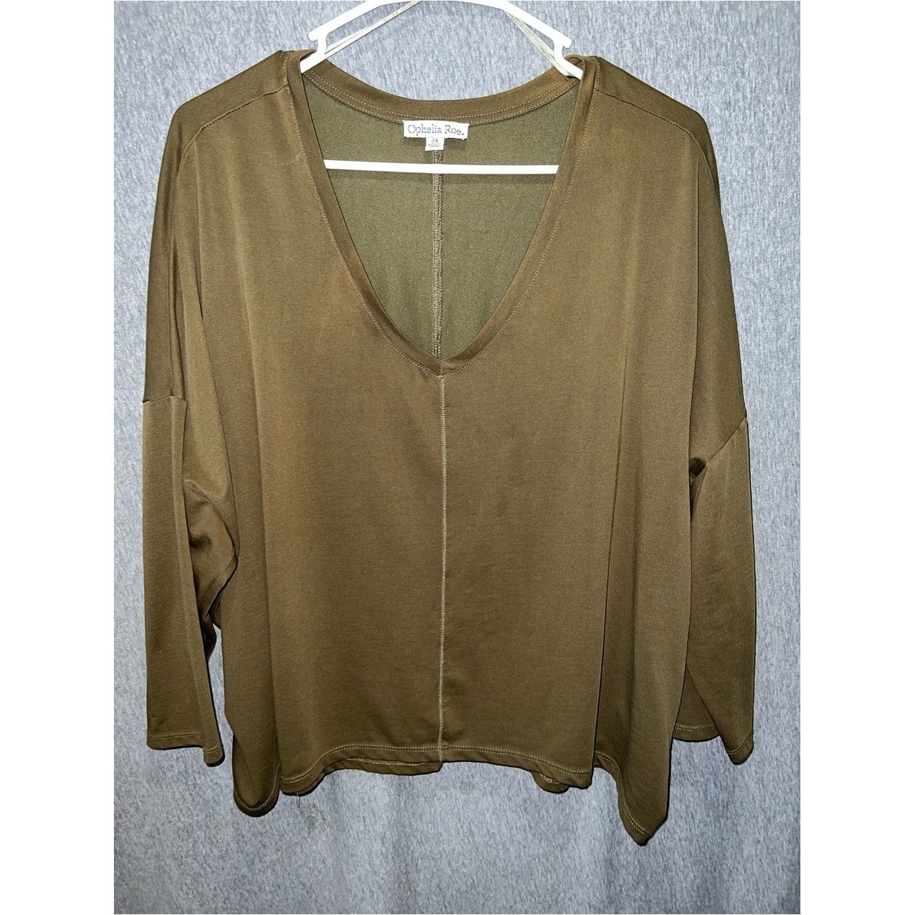 Ophelia Roe Olive V-Neck Long-Sleeve Women\'s Top Size 2X Green Seam Detail