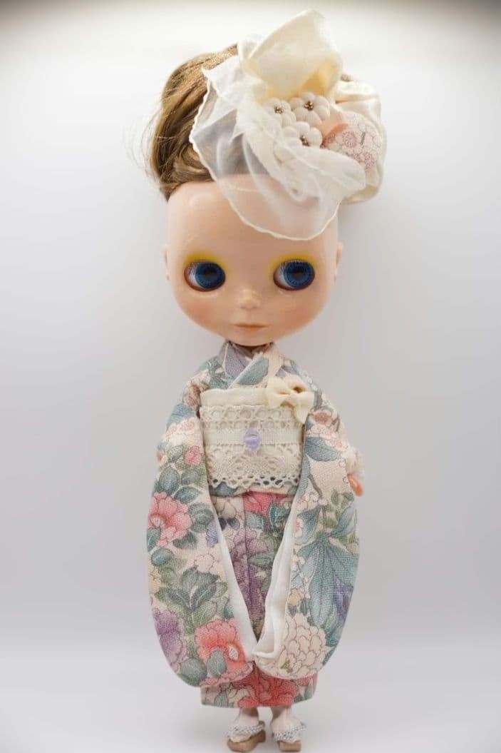 Neo Blythe Kimono Outfit White Plum A Doll Dress Set Authentic Ready to Use Neo Blythe Kimono Outfit White Plum A Doll Dress Set Authentic Ready to Use
