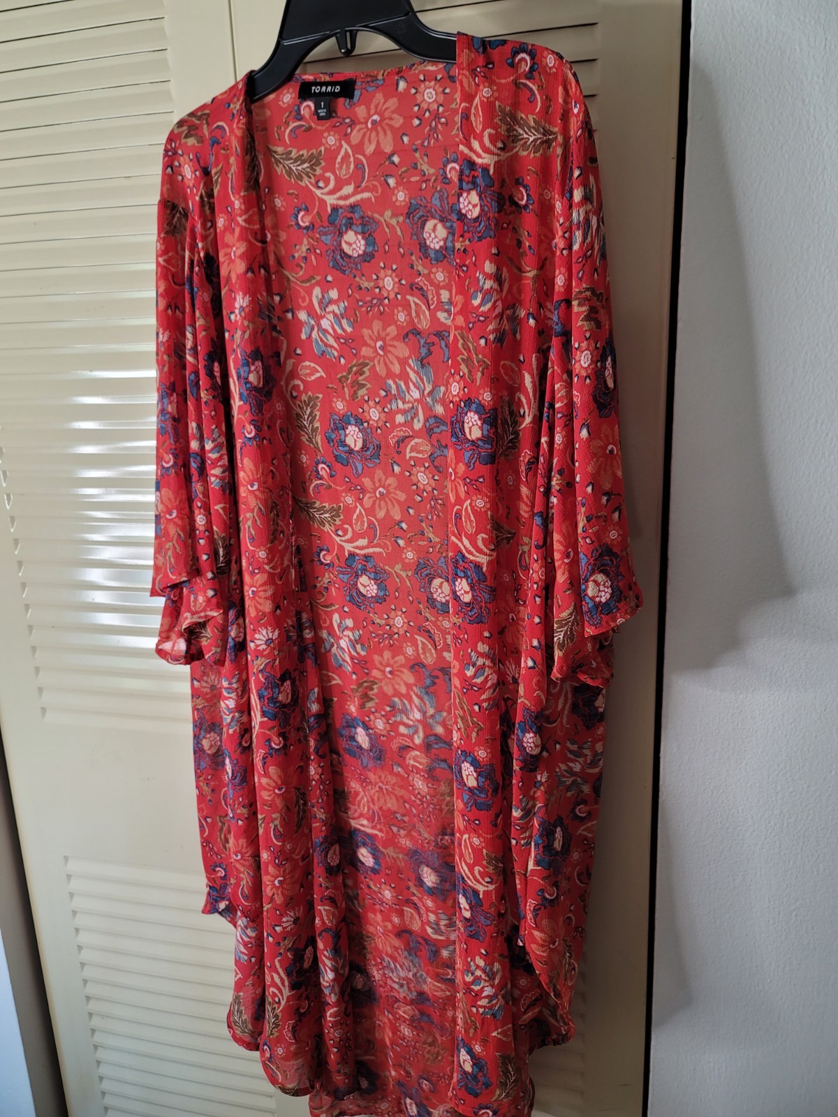 Torrid Womans Sheer Floral Kimono Size 1 Torrid Womans Sheer Floral Kimono Size 1