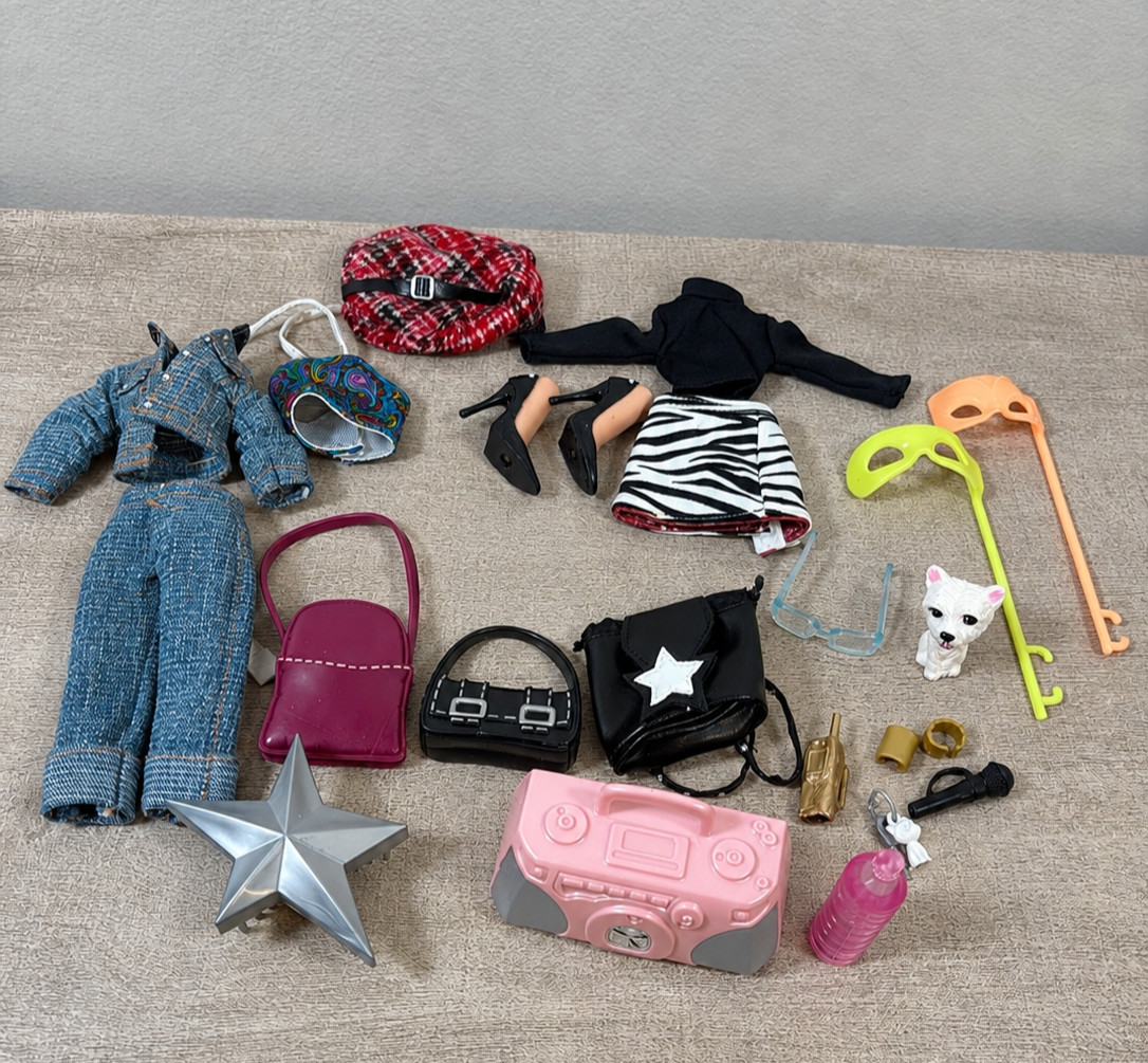 Vintage Bratz Doll Clothing and Accessories Lot Jade and Yasmin MGA Vintage Bratz Doll Clothing and Accessories Lot Jade and Yasmin MGA