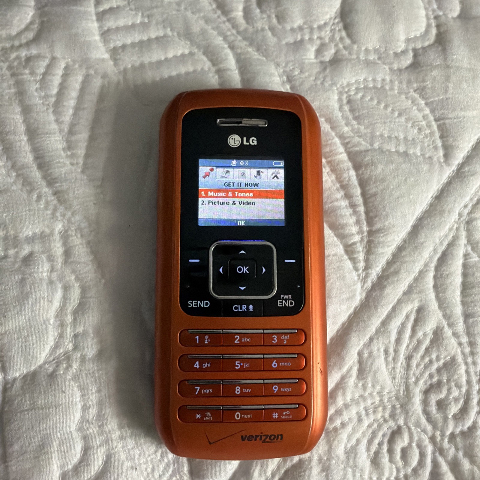 LG - Orange & Gray ( Verizon ) Flip Keyboard Phone - Rare Color LG - Orange & Gray ( Verizon ) Flip Keyboard Phone - Rare Color