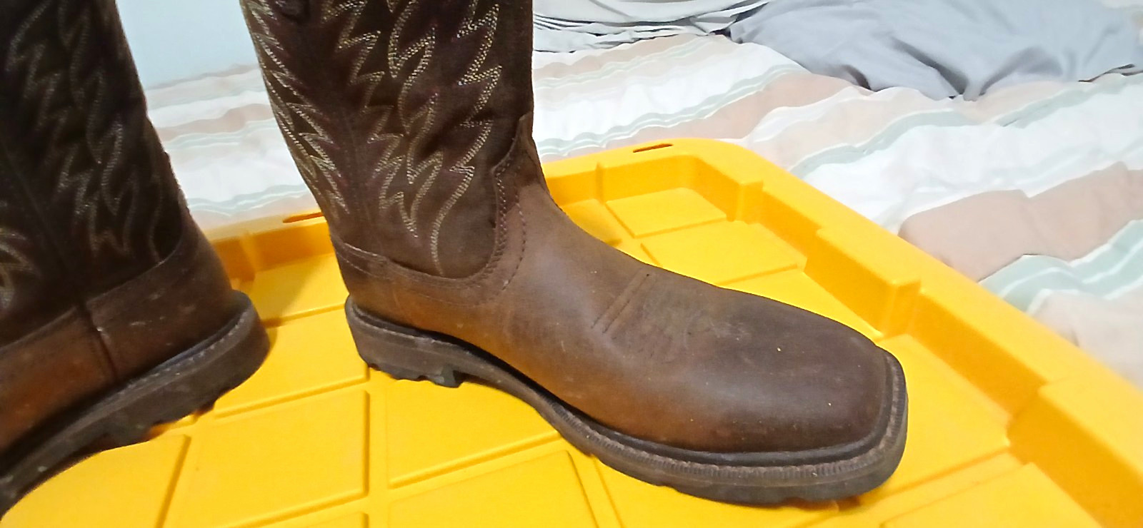 Ariat Brown Western Cowboy Boots Pull-On Square Toe US Size 8.5 Used Ariat Brown Western Cowboy Boots Pull-On Square Toe US Size 8.5 Used