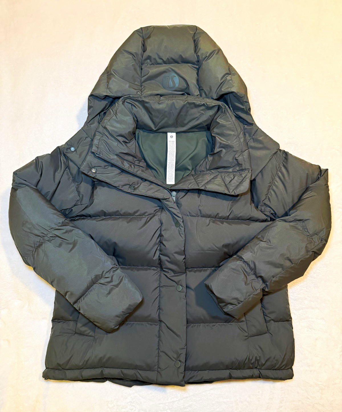 Lululemon Gray Hooded Down Insulated Quilted Full Zip Wunder Puff Jacket Women 6 Lululemon Gray Hooded Down Insulated Quilted Full Zip Wunder Puff Jacket Women 6