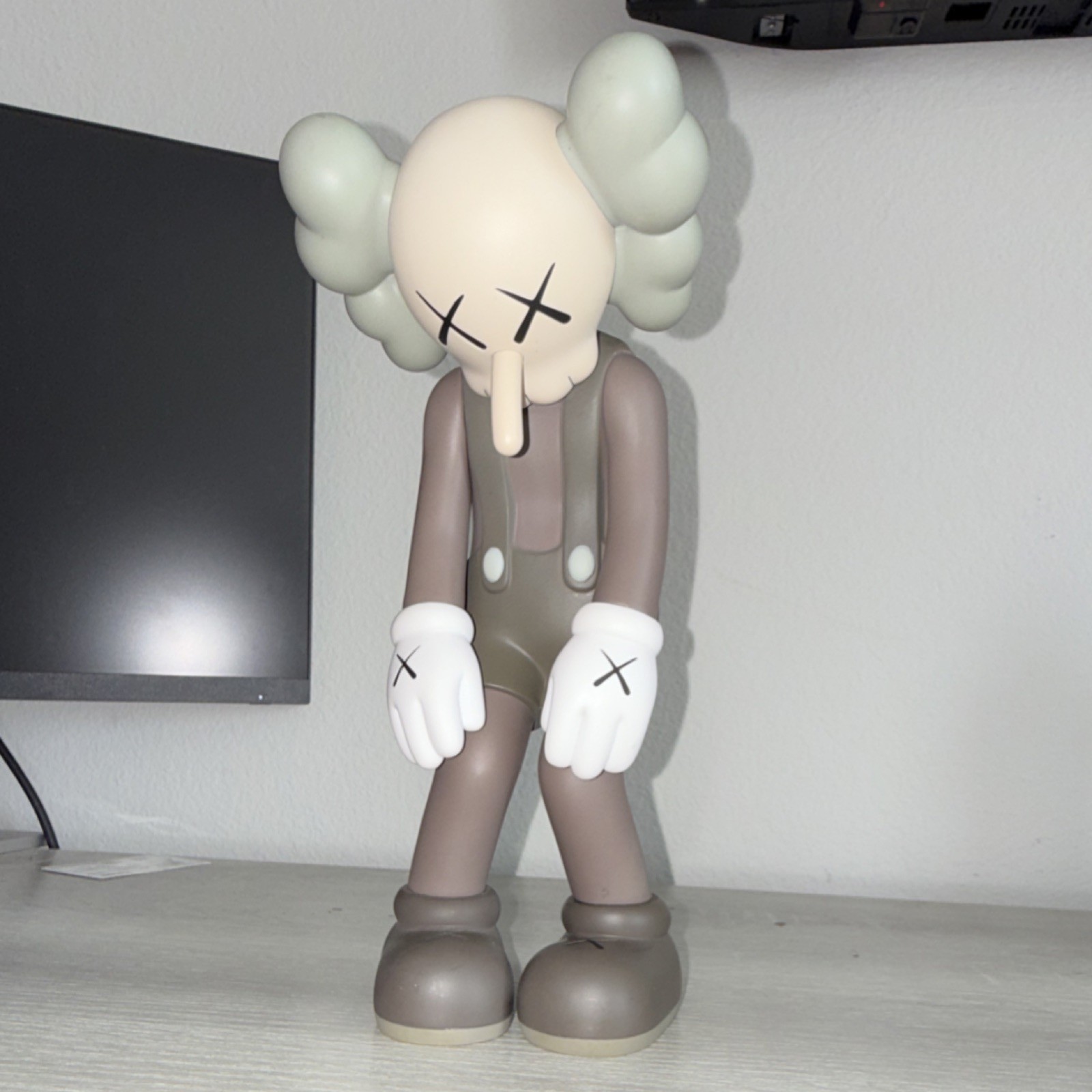 Authentic Medicom Toy KAWS Small Lie Limited Edition Gray Figurine 2017 Authentic Medicom Toy KAWS Small Lie Limited Edition Gray Figurine 2017