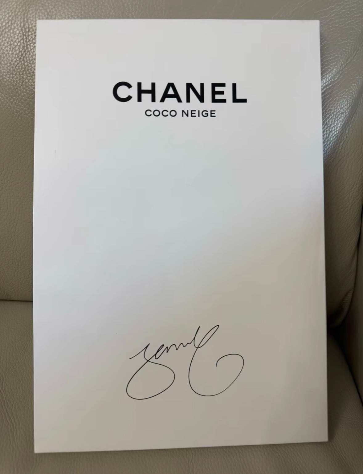 BLACKPINK JENNIE 2021 / 2022 OFFICIAL CHANEL LIMITED CATALOG PHOTOBOOK BLACKPINK JENNIE 2021 / 2022 OFFICIAL CHANEL LIMITED CATALOG PHOTOBOOK