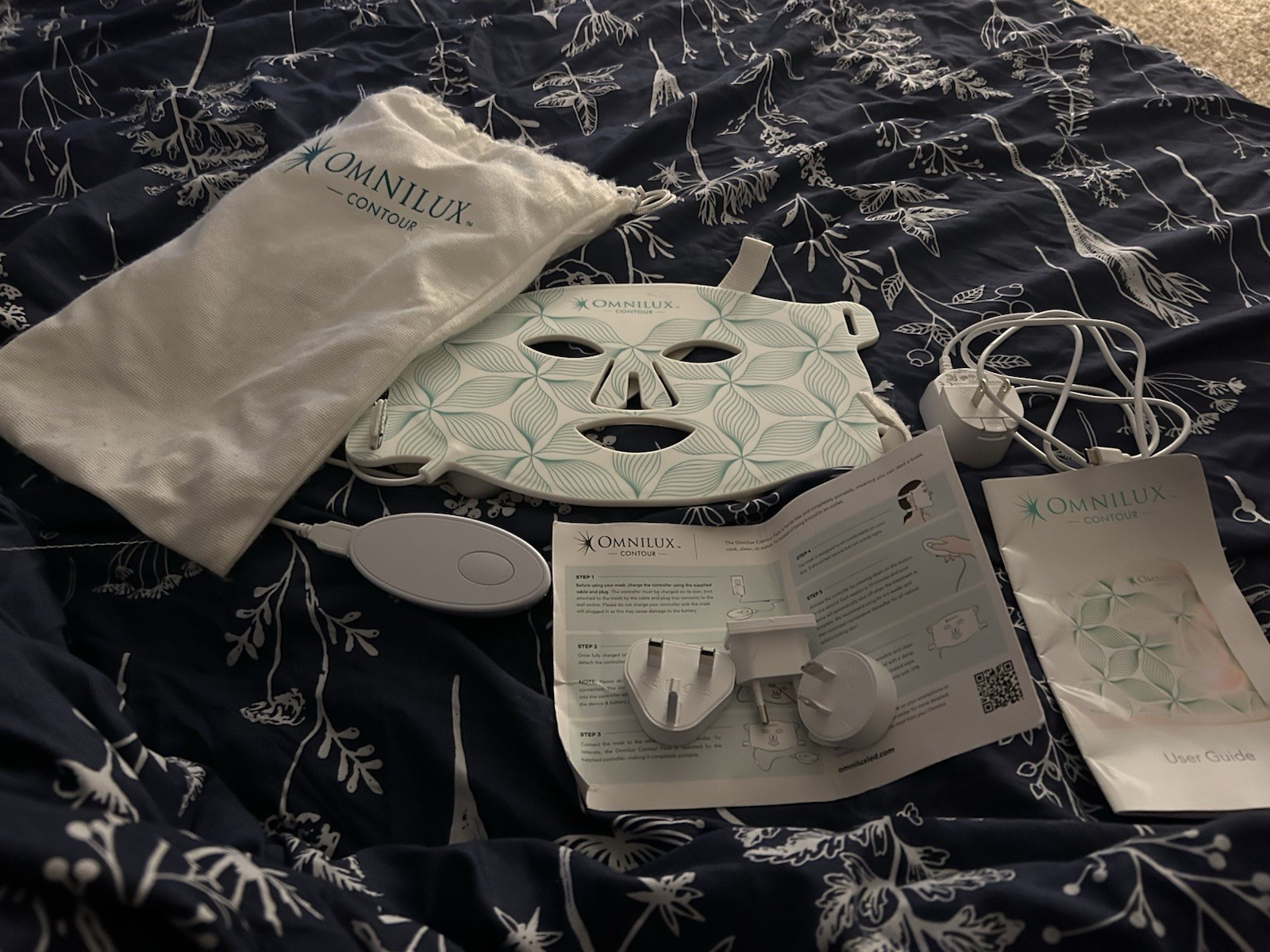 Omnilux Contour LED Light Therapy Face Mask Kit w/ Controller, Cords, Travel Bag Omnilux Contour LED Light Therapy Face Mask Kit w/ Controller, Cords, Travel Bag