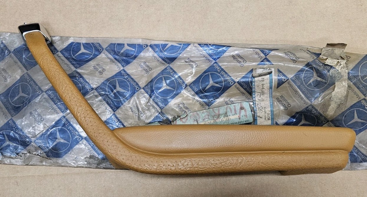 NOS 1972 1989 Mercedes R107 RH Interior Armrest Door Pull 450SL 380SL 560SL NOS 1972 1989 Mercedes R107 RH Interior Armrest Door Pull 450SL 380SL 560SL