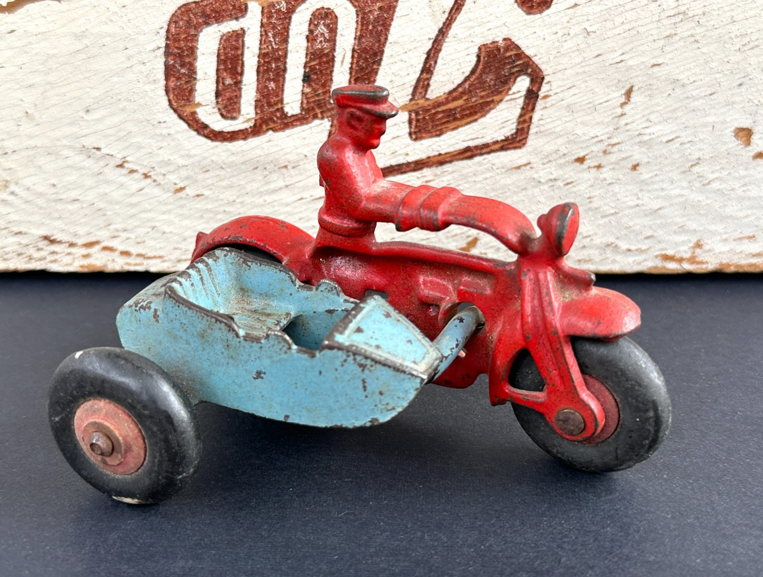 ORIGINAL Antique HUBLEY 1930\'s Cast Iron Red COP Motorcycle w/Blue Side Car 4\