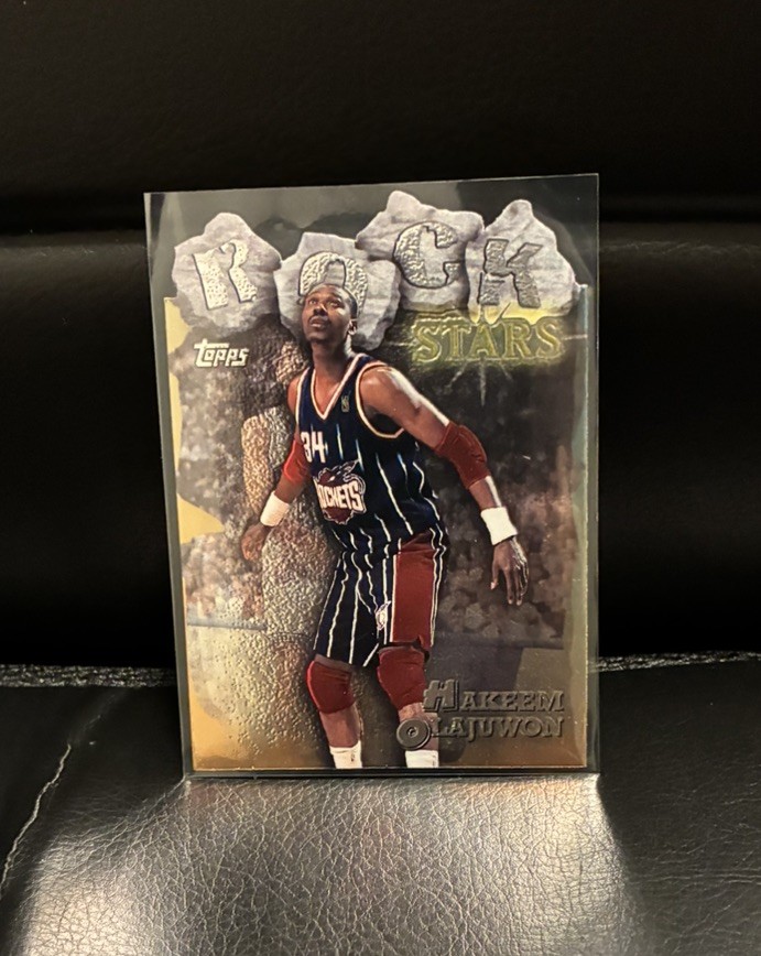 HAKEEM OLAJUWON 1997-98 TOPPS ROCK STARS #RS14 HOUSTON ROCKETS Die-Cut Insert HAKEEM OLAJUWON 1997-98 TOPPS ROCK STARS #RS14 HOUSTON ROCKETS Die-Cut Insert