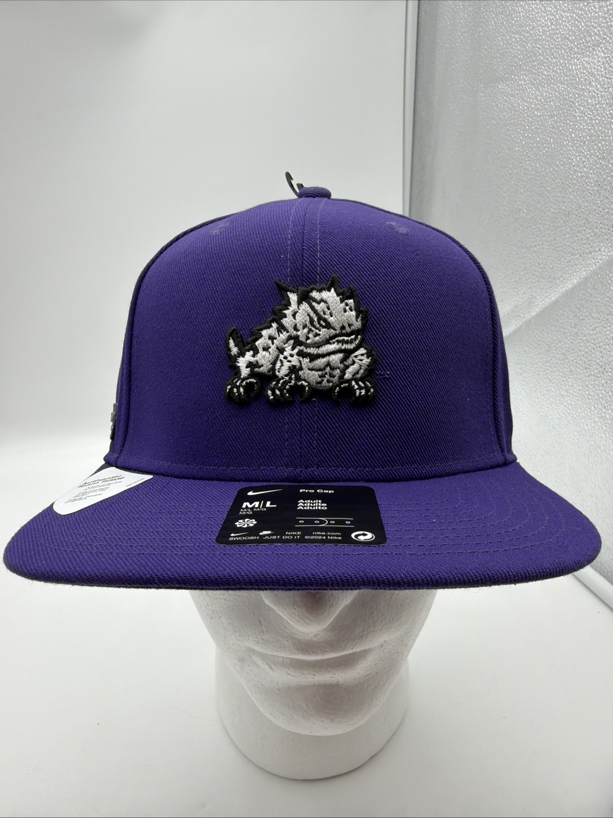 MENS M/L - NEW Nike NCAA TCU Horned Frogs Football Snapback Cap Hat Team Issued MENS M/L - NEW Nike NCAA TCU Horned Frogs Football Snapback Cap Hat Team Issued