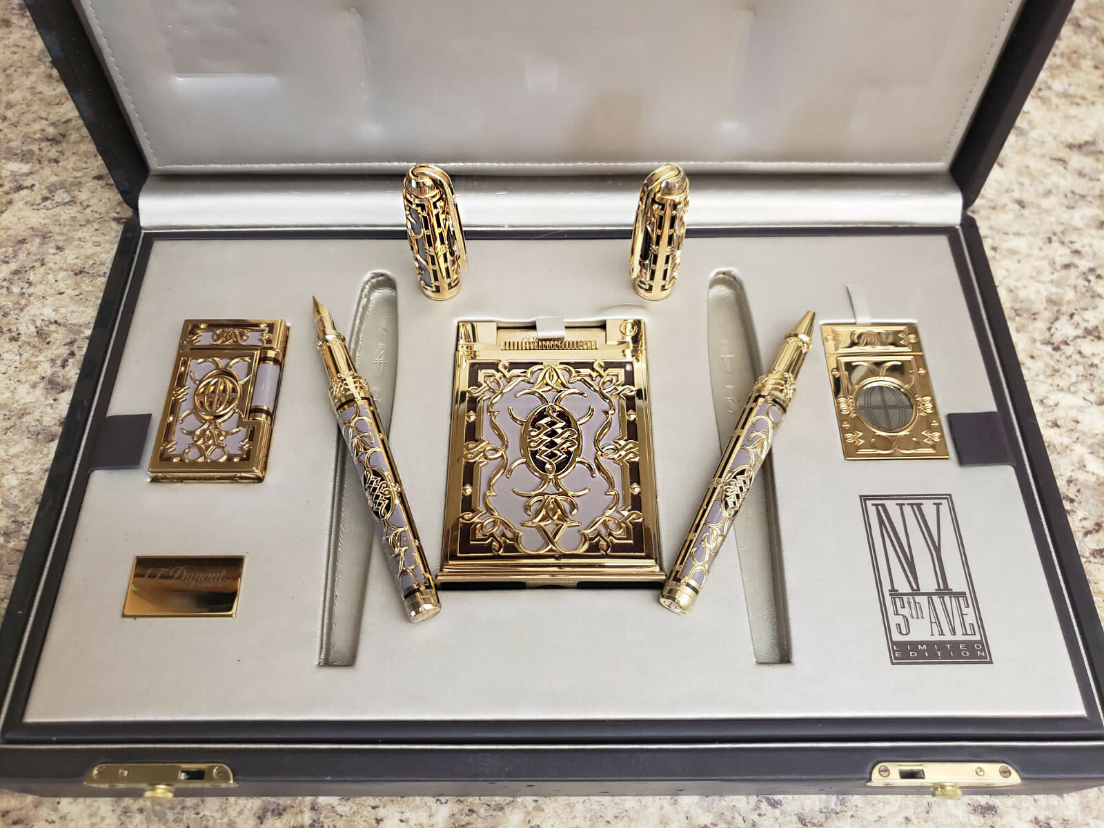 S.T. DUPONT NEW YORK 5TH AVE LIMITED EDITION 5 PIECE SET