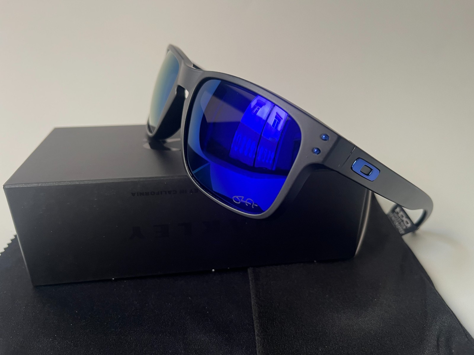 Oakley Holbrook OO9102 Sunglasses Matte Black /Black Polarized Sunglasses