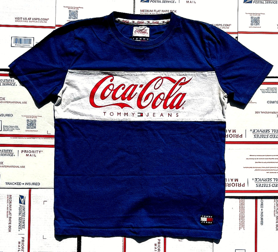 Vintage Tommy Jeans Hilfiger Coca Cola Collaboration 1990s T-shirt size S/P Vintage Tommy Jeans Hilfiger Coca Cola Collaboration 1990s T-shirt size S/P