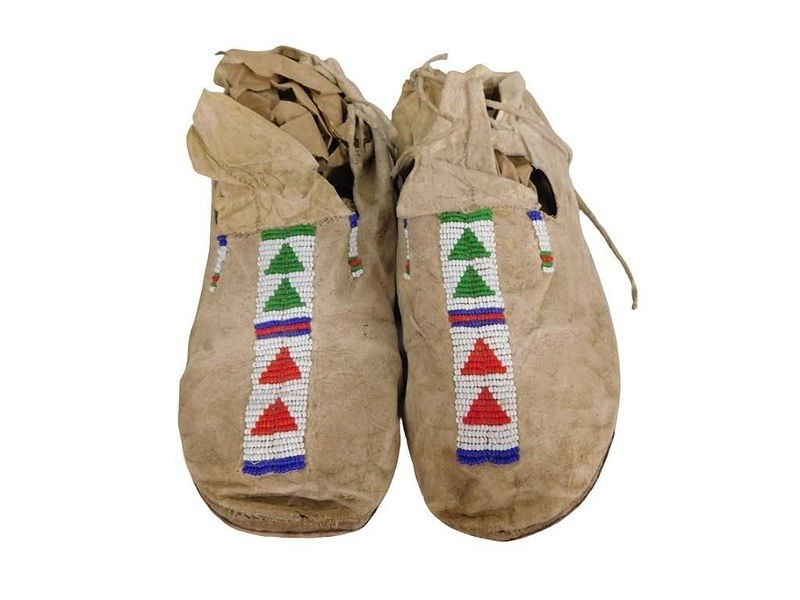 ANTIQUE 1900s VINTAGE CHEYENNE NATIVE INDIAN MOCCASINS - NICE ANTIQUE 1900s VINTAGE CHEYENNE NATIVE INDIAN MOCCASINS - NICE