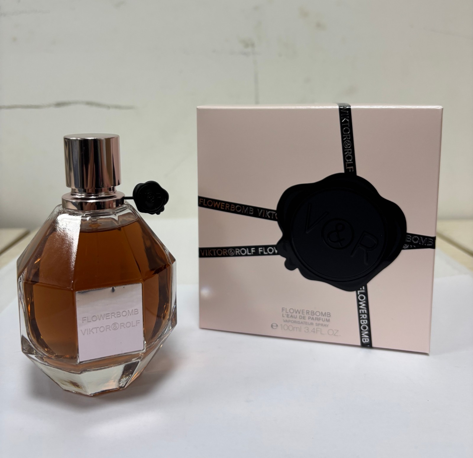 Flowerbomb by Viktor & Rolf 3.4 oz Eau de Parfum Spray Women Fragrances New Flowerbomb by Viktor & Rolf 3.4 oz Eau de Parfum Spray Women Fragrances New