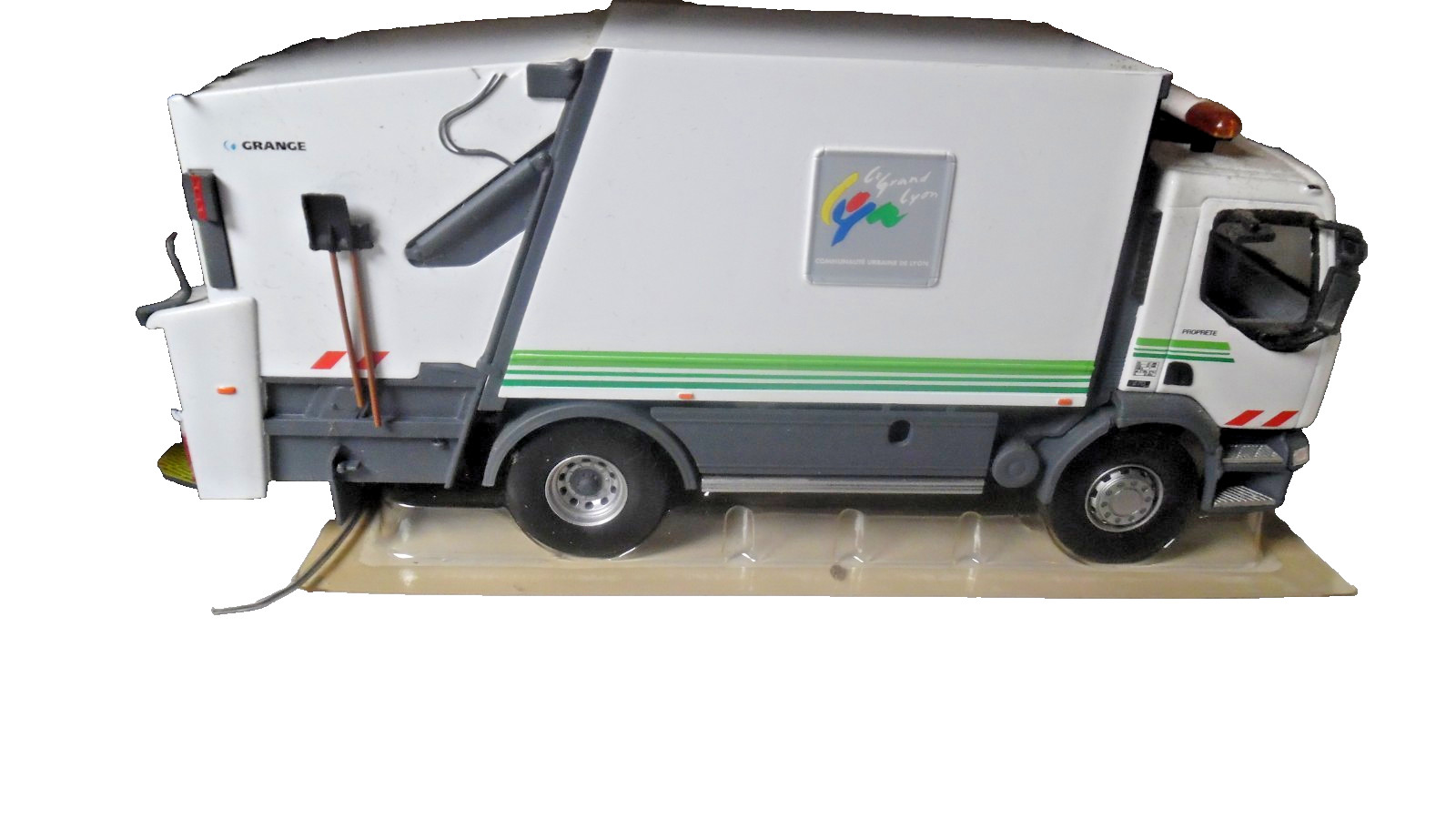 Norev Gamme 518900 Renault Premium 1/43rd Garbage Truck New In box Norev Gamme 518900 Renault Premium 1/43rd Garbage Truck New In box