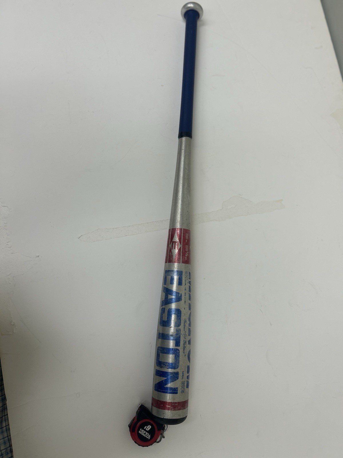 vintage easton magnum baseball bat Early 1990s 32 In 28 1/2 Oz Blue Handle vintage easton magnum baseball bat Early 1990s 32 In 28 1/2 Oz Blue Handle