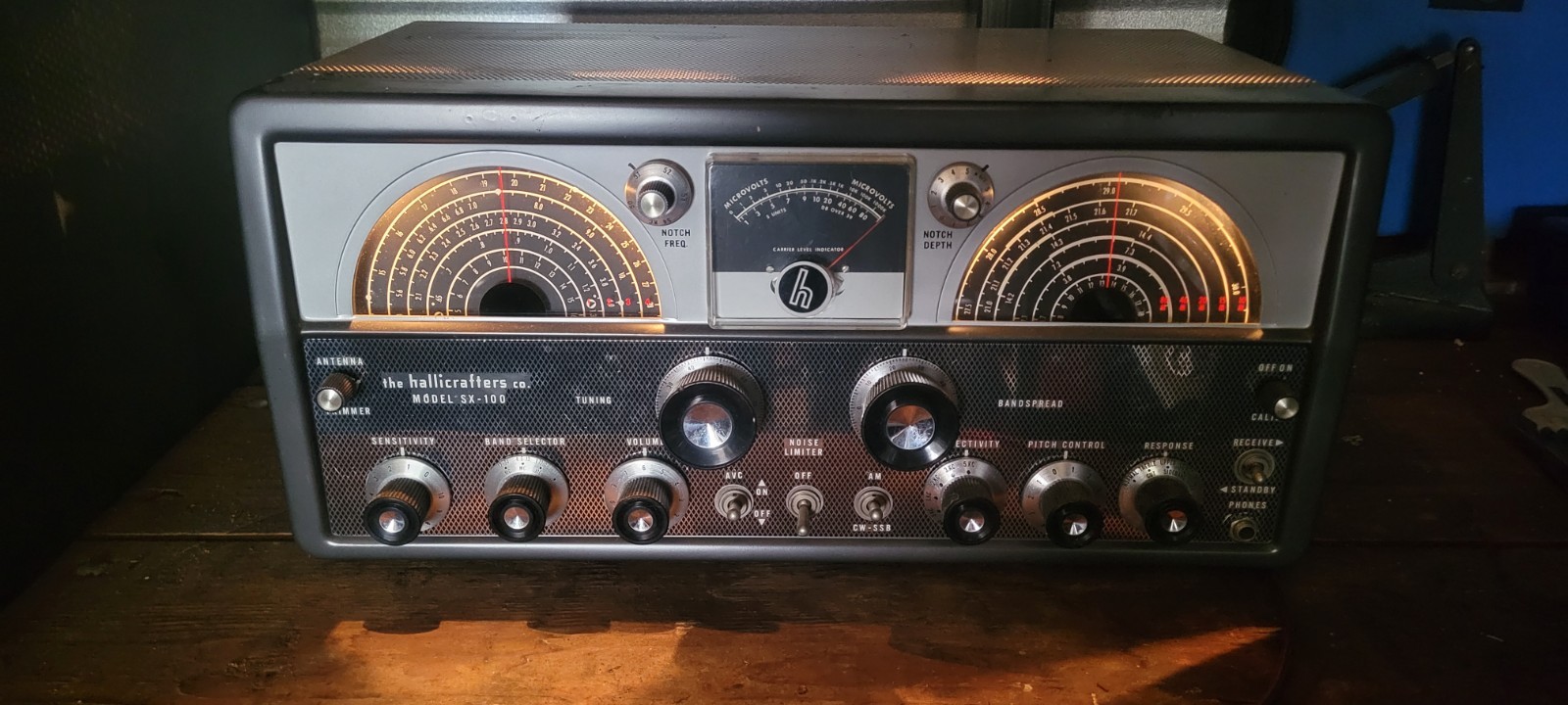 Vintage Hallicrafters Model SX-100 Vintage Hallicrafters Model SX-100