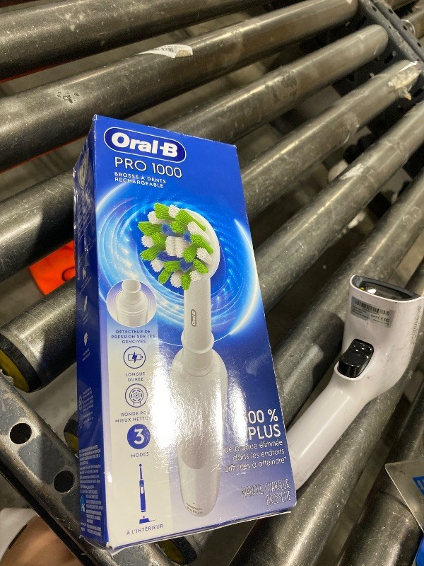 Oral-B Pro 1000 3D CrossAction Rechargeable Electric Toothbrush Oral-B Pro 1000 3D CrossAction Rechargeable Electric Toothbrush