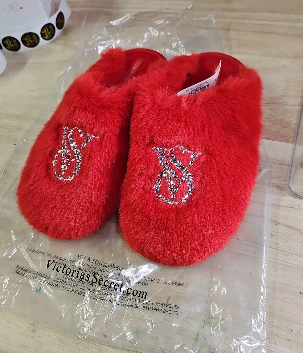 VICTORIA\'S SECRET RED FAUX FUR COZY SLIPPERS | BLING VS LOGO | SIZE 5-6 SMALL 