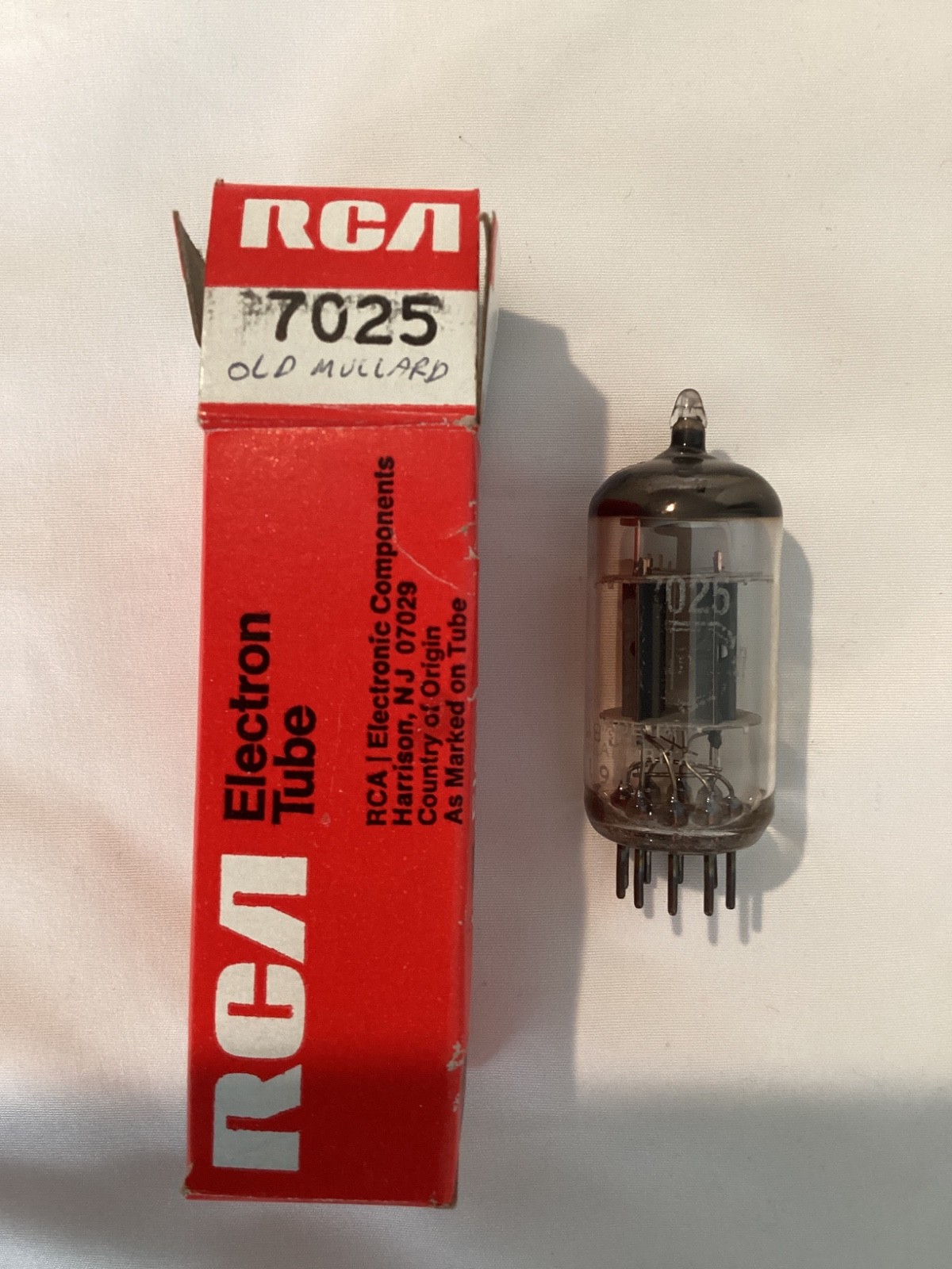 Vintage RCA 7025 12AX7 Vacuum Tube Mullard Made In Great Britain Untested OIB Vintage RCA 7025 12AX7 Vacuum Tube Mullard Made In Great Britain Untested OIB